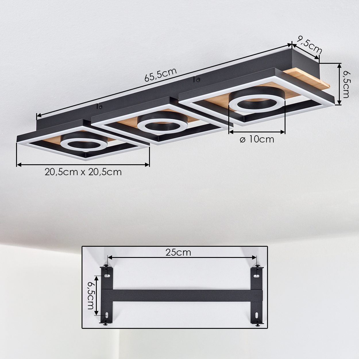 Deckenleuchte mit drei quadratischen Rahmen und Holzdetails.