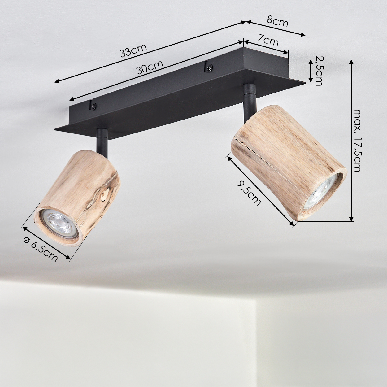Schwarze Deckenleuchte mit zwei Holz-Spots. Maße angegeben.