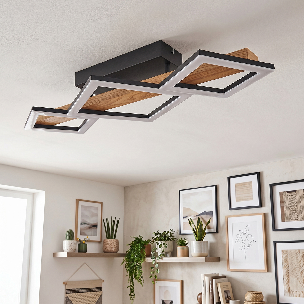 Moderne Deckenleuchte mit Holz und weißen Quadraten an einer Decke.