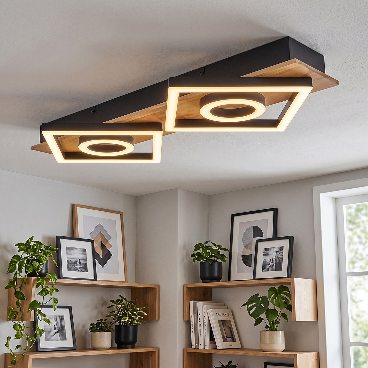Moderne Deckenleuchte mit Holz und Metall, quadratische und runde Leuchtelemente.