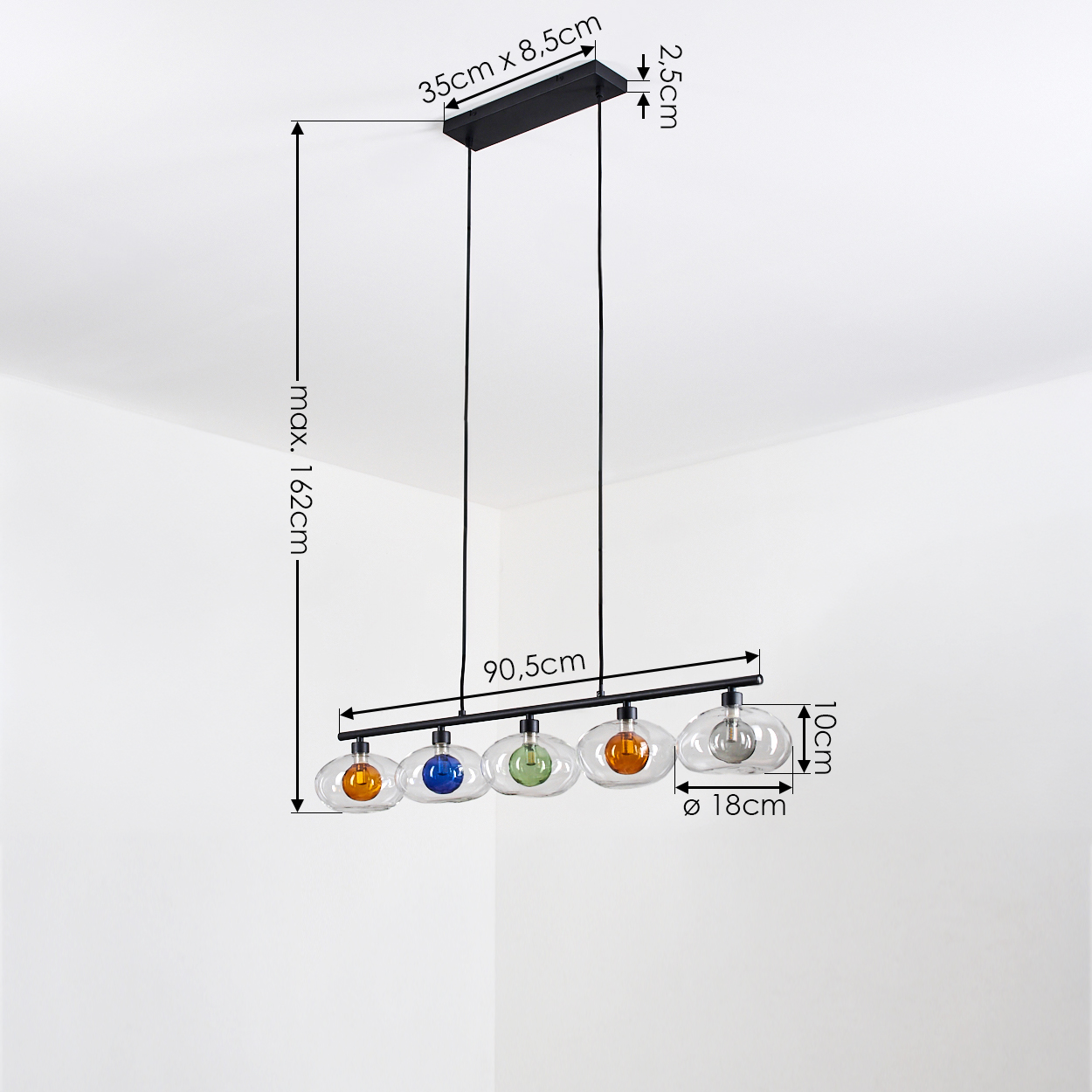 Schwarzer Deckenlampen-Balken mit fünf Glaslampenschirmen in Orange, Blau und Grün.