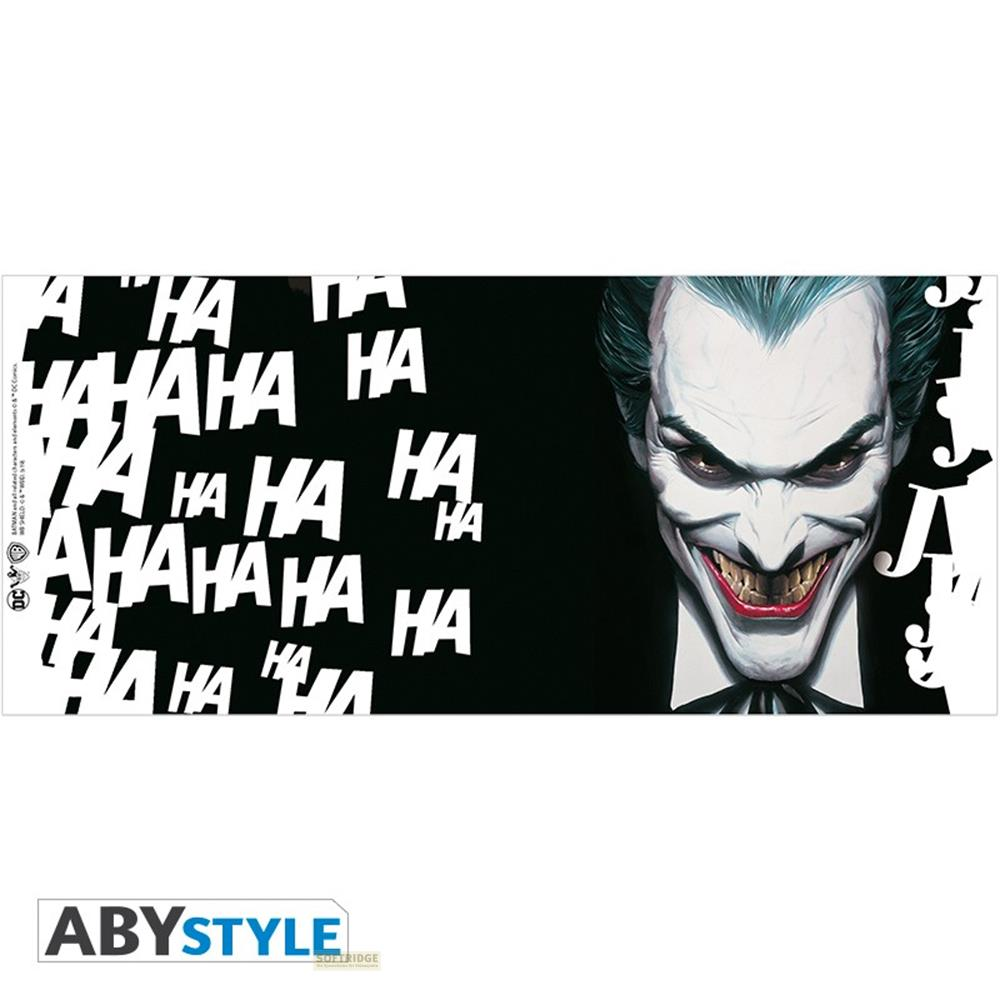 La cara del Joker con una sonrisa amplia y siniestra. Texto "HA HA" se repite a la izquierda.