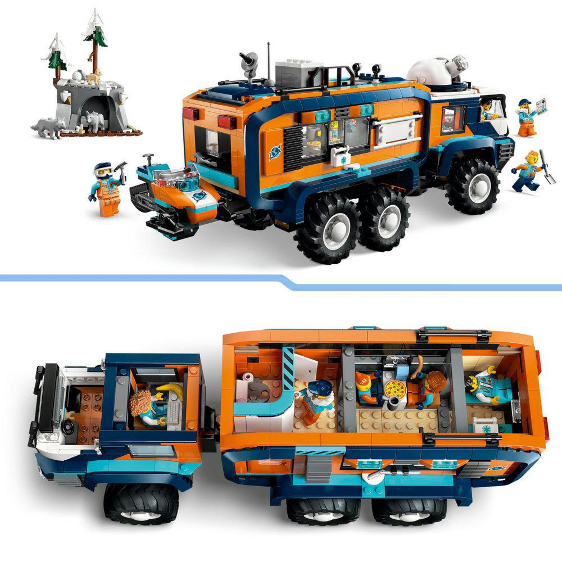Een Lego-voertuig met oranje en blauwe elementen, met figuren.