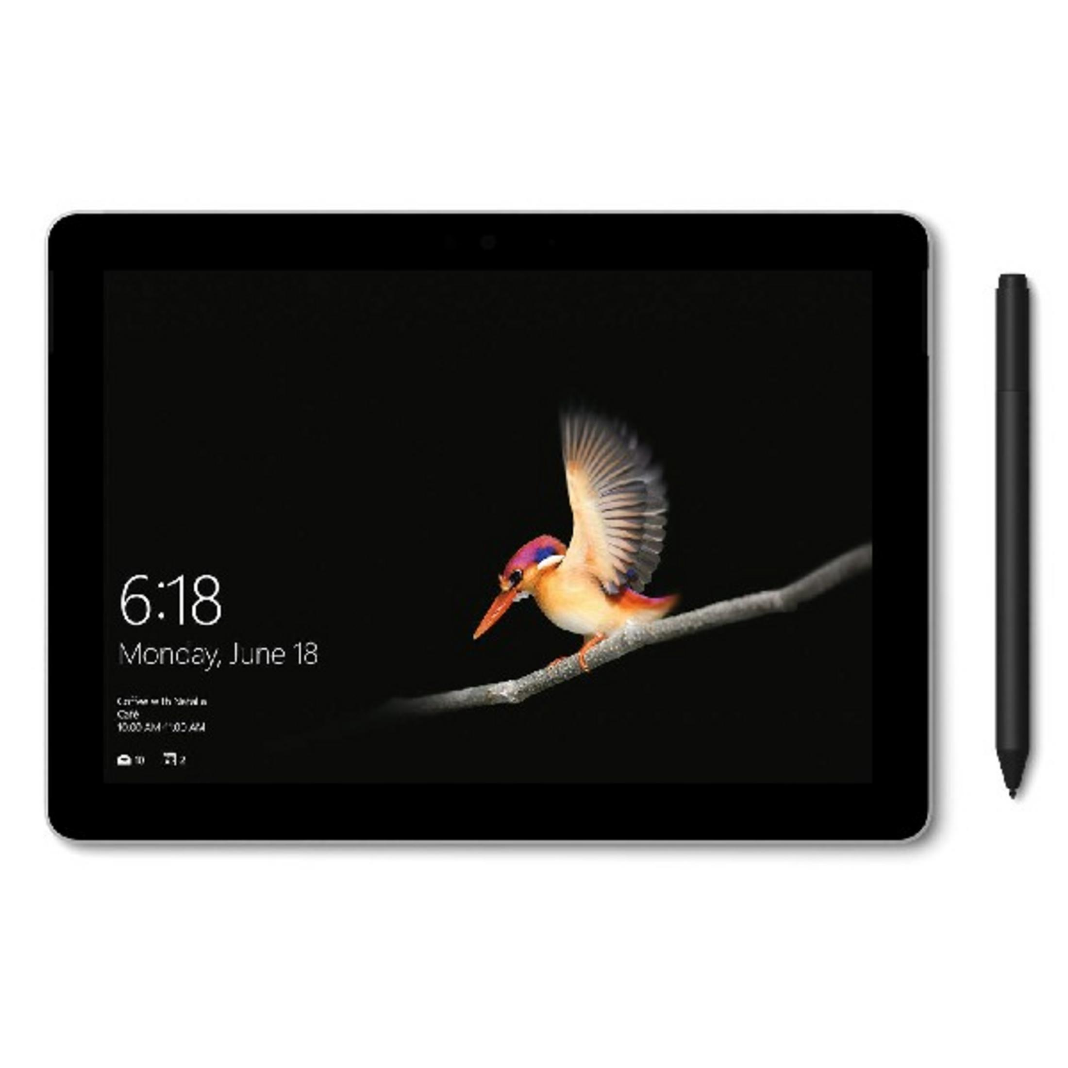 Una tablet con lápiz muestra un pájaro en una rama. Se muestran fecha y hora.