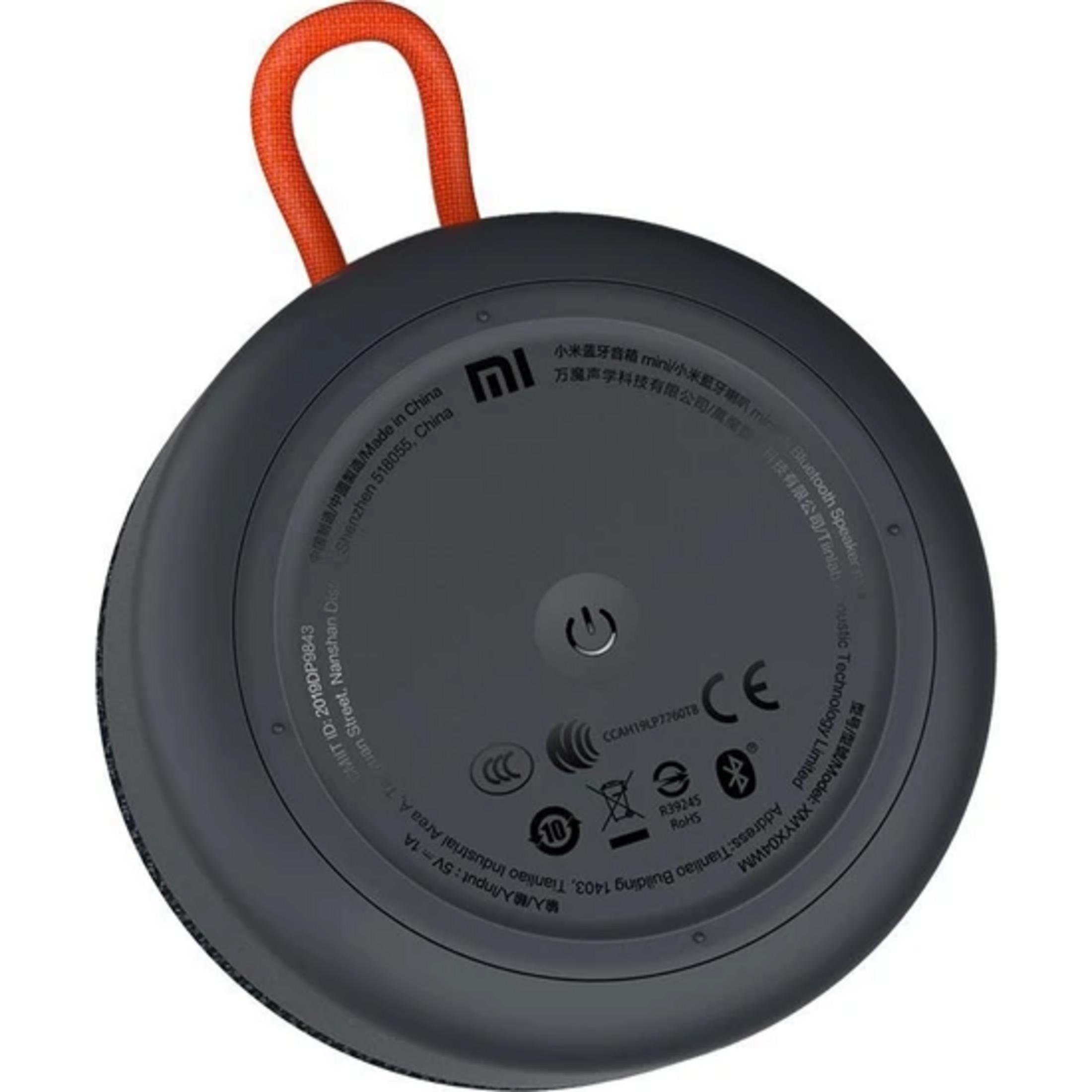 Altoparlante Bluetooth grigio scuro con laccetto arancione e scritte.