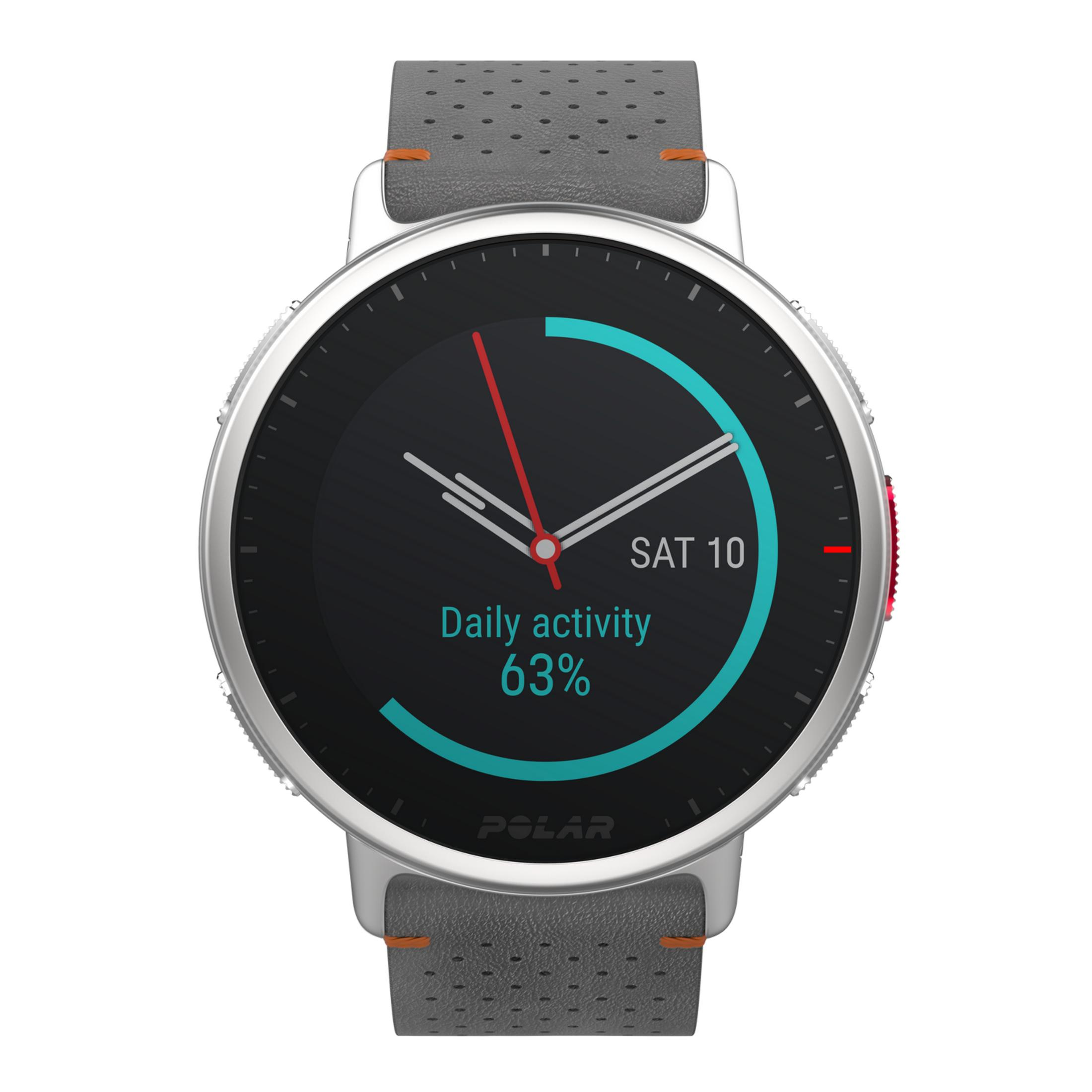 Orologio sportivo grigio con cassa argentata e display attività giornaliera.