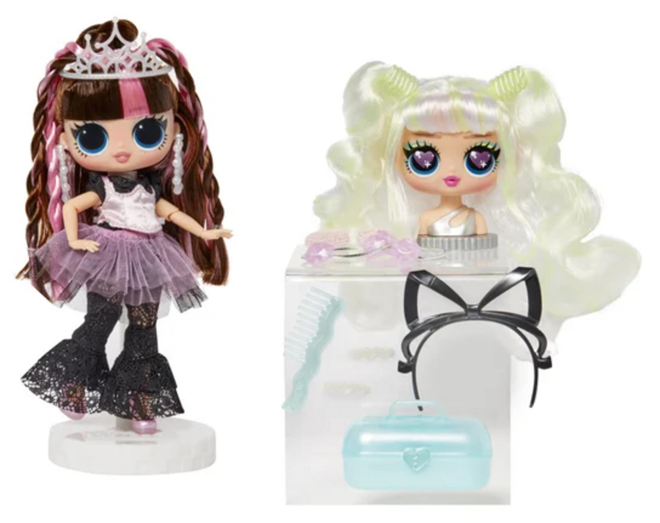 Zwei Puppen mit Accessoires: eine mit Diadem und Tutu, die andere mit gelben Haaren.