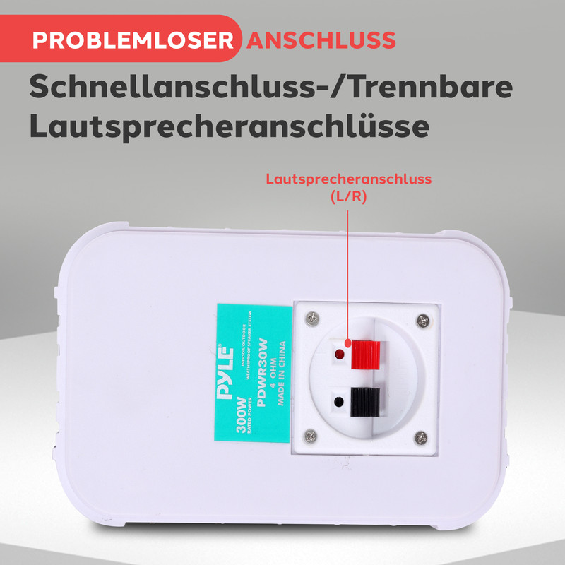 Rückseite eines weißen Lautsprechers mit Anschlussklemmen (rot/schwarz) und Beschriftung.