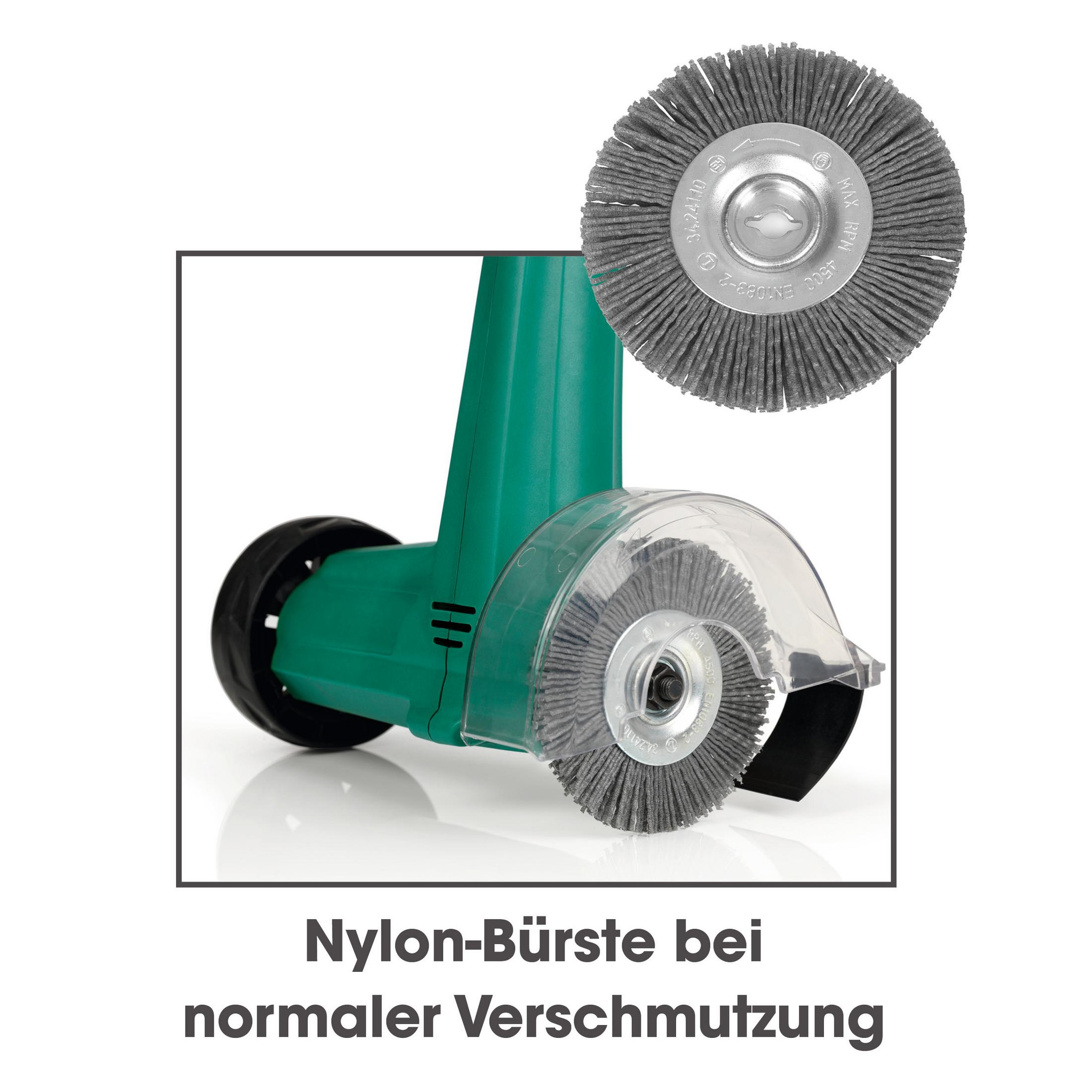Grüne Schleifmaschine mit zwei Drahtbürstenaufsätzen. Einer ist aufgesetzt.