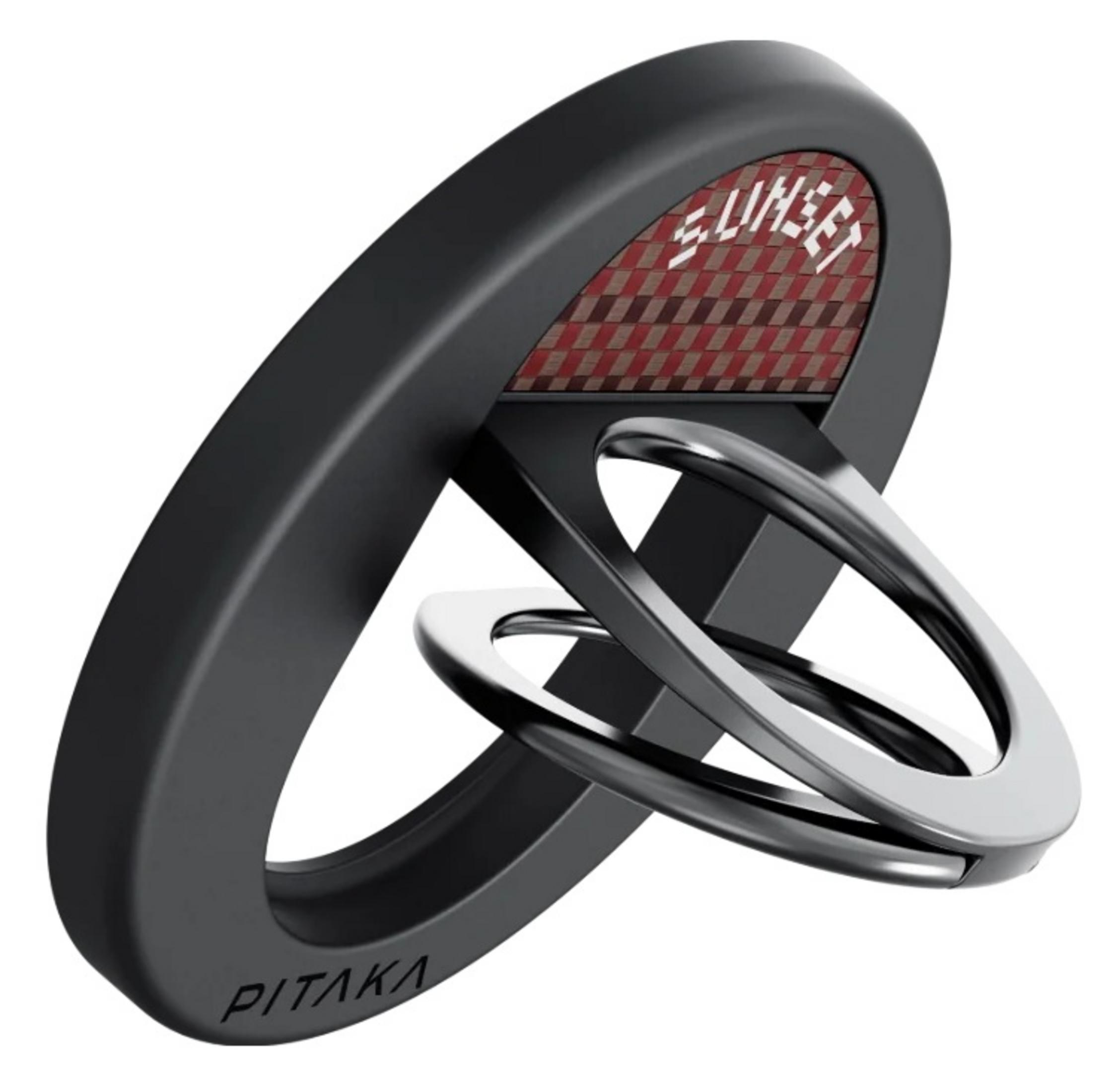 Un soporte de anillo para teléfono negro con anillos plateados y patrón de cuadros.
