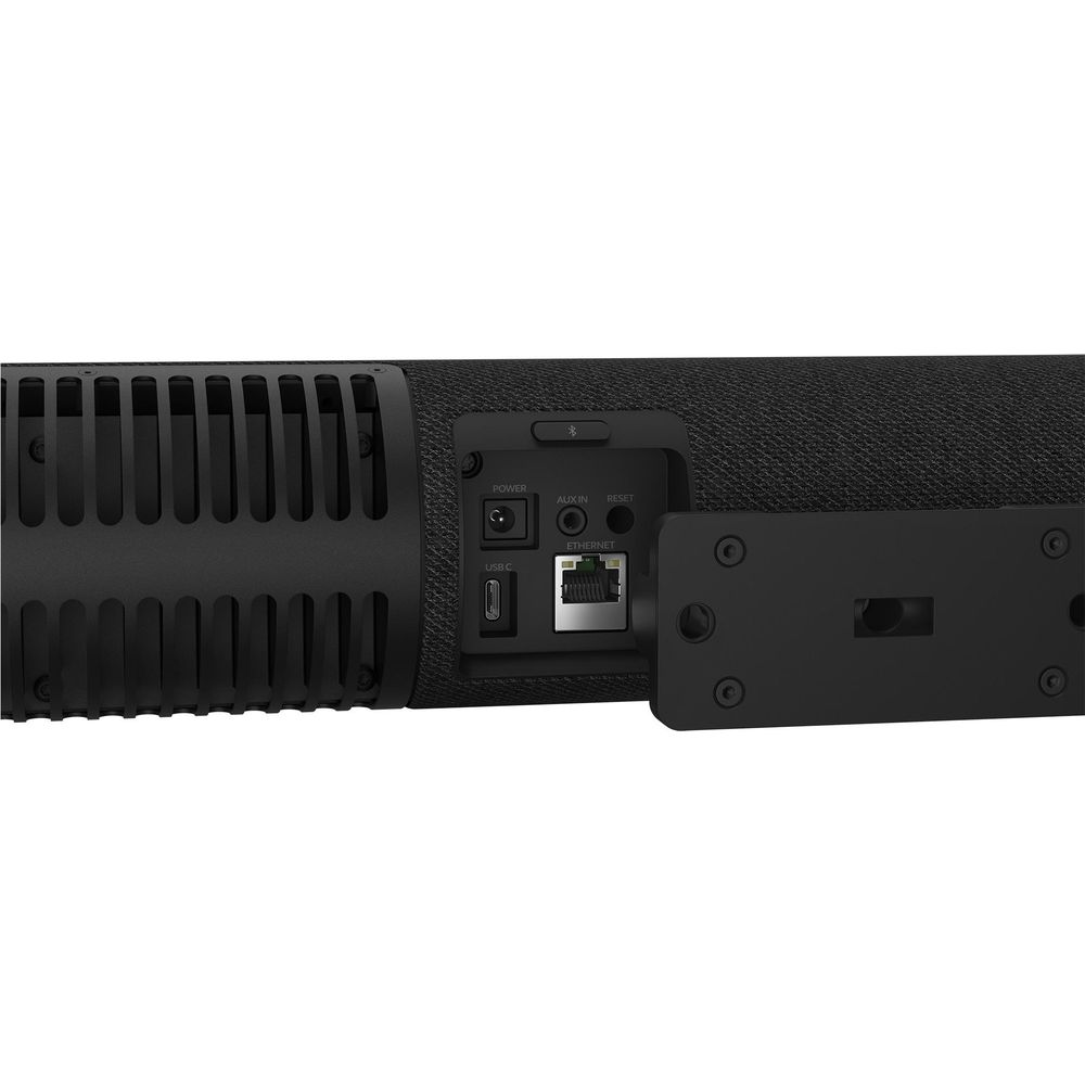 Rückseite eines schwarzen Lautsprechers mit Anschlüssen: Strom, Aux-In, Reset, USB-C und Ethernet.