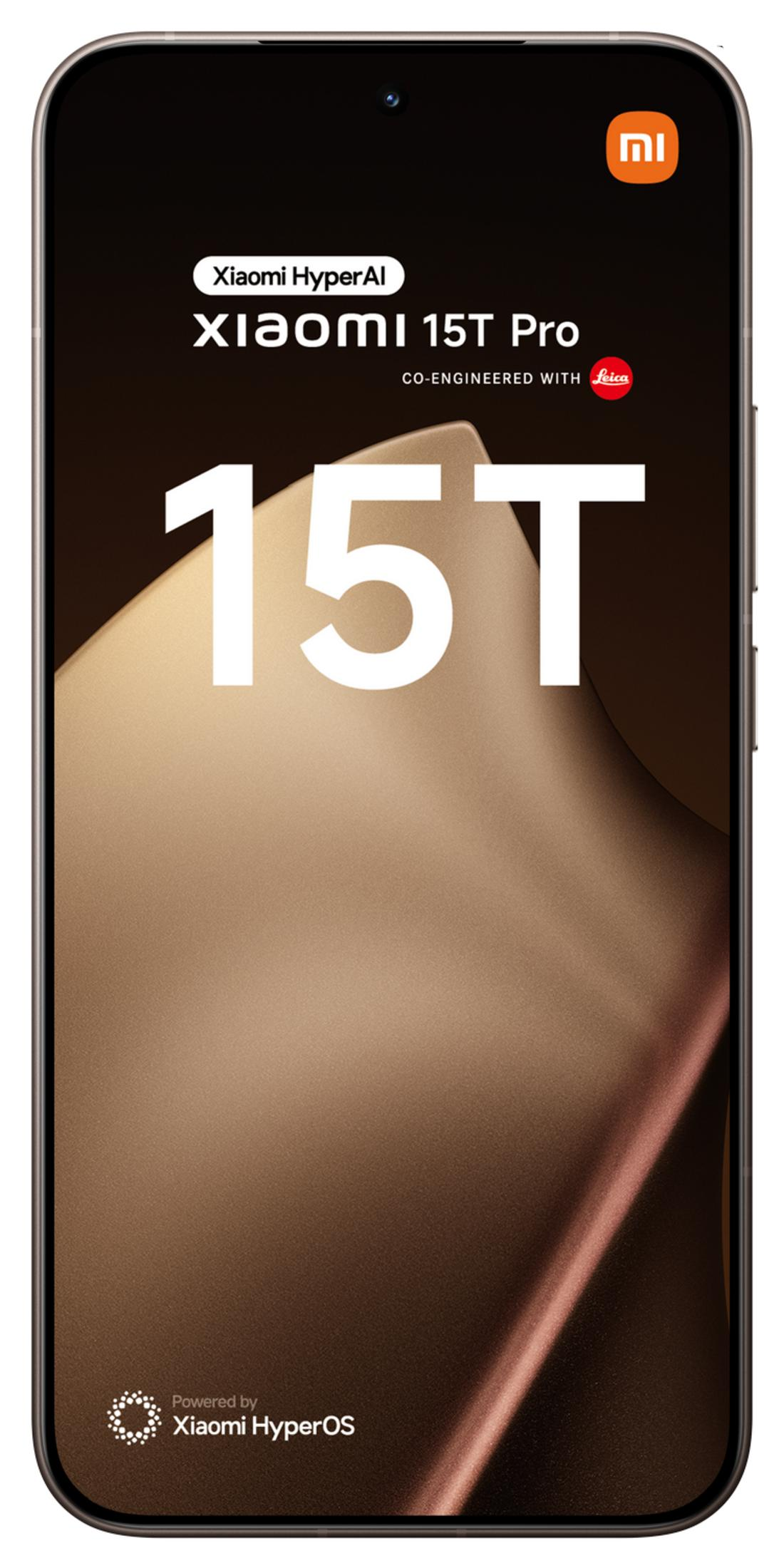 Xiaomi 15T Pro co-ingegnerizzato con Leica. Sfondo dorato. Alimentato da Xiaomi HyperOS.