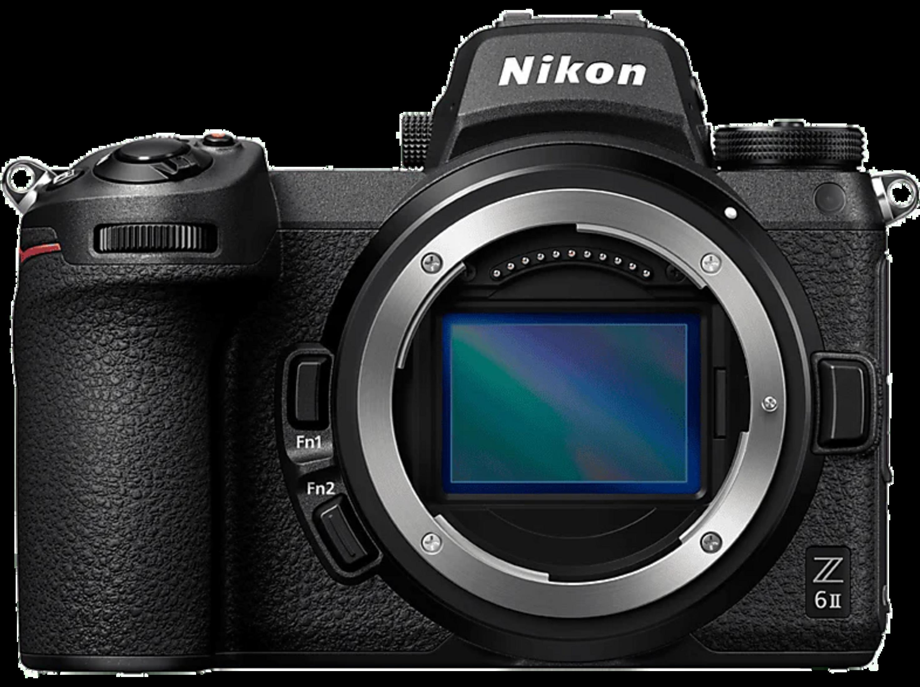 Una fotocamera Nikon Z 6II nera con attacco obiettivo aperto, che mostra il sensore.