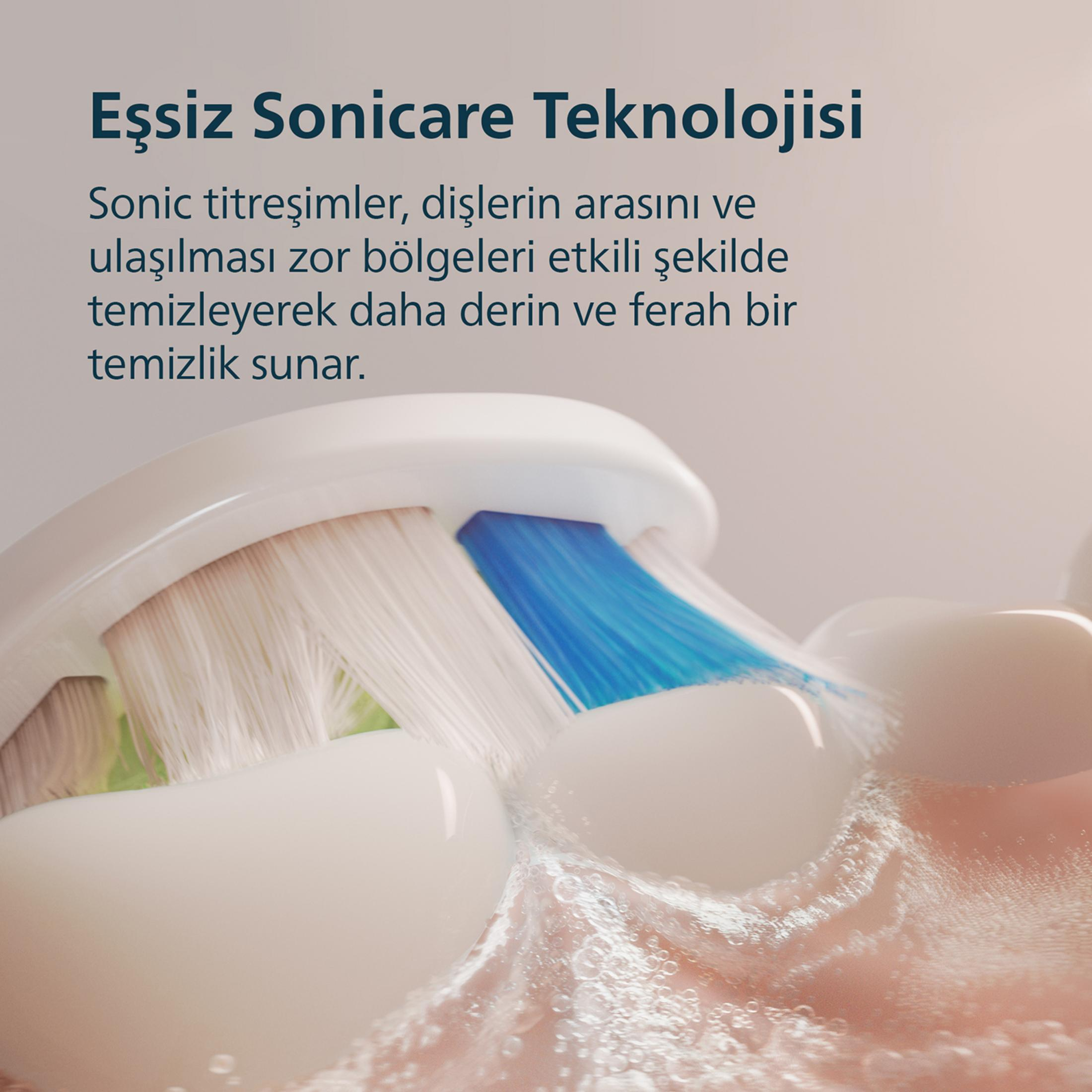 Uno spazzolino elettrico pulisce i denti con setole bianche e blu e schiuma.