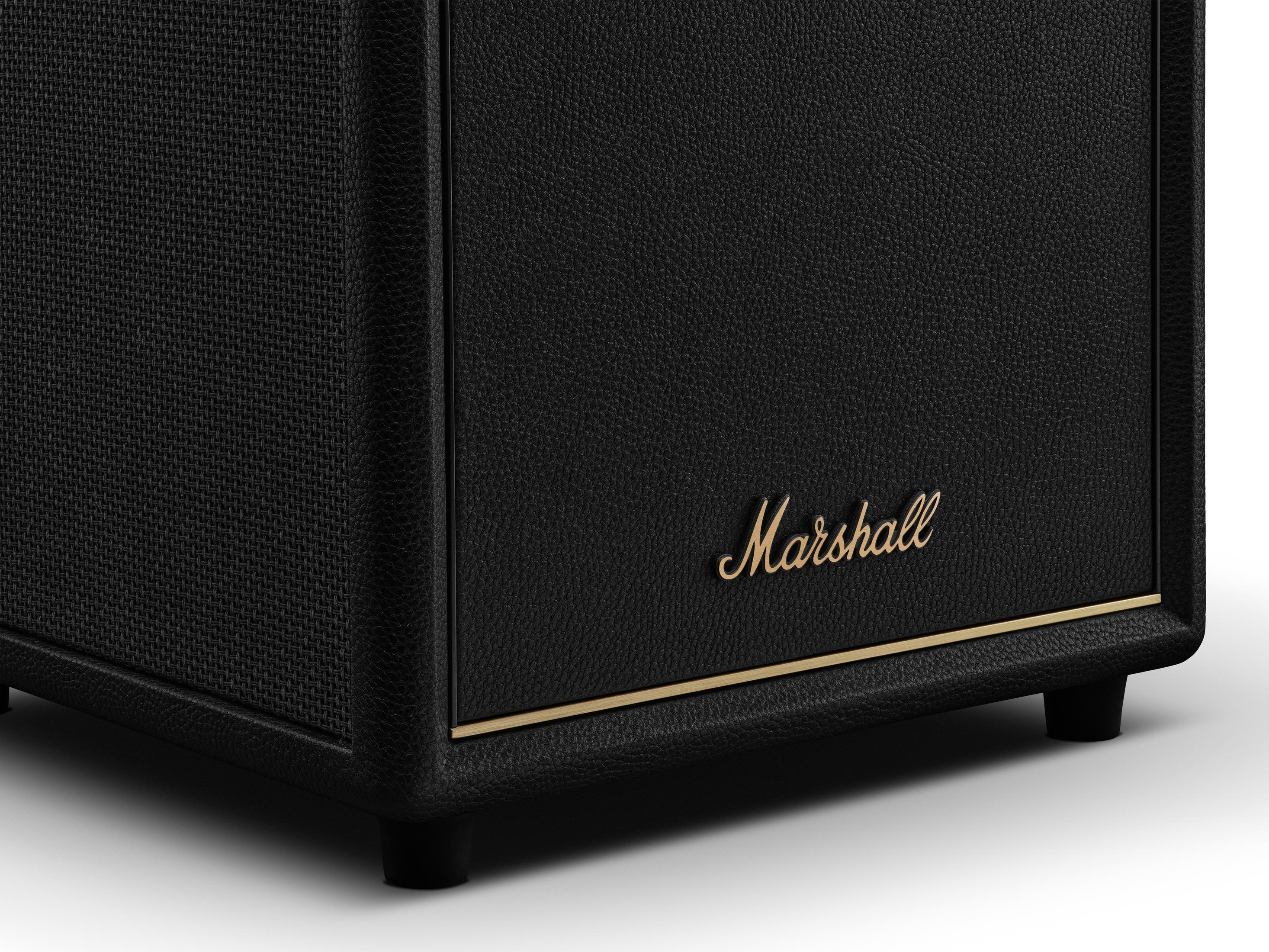 Amplificatore Marshall nero in ecopelle con logo dorato su sfondo bianco.