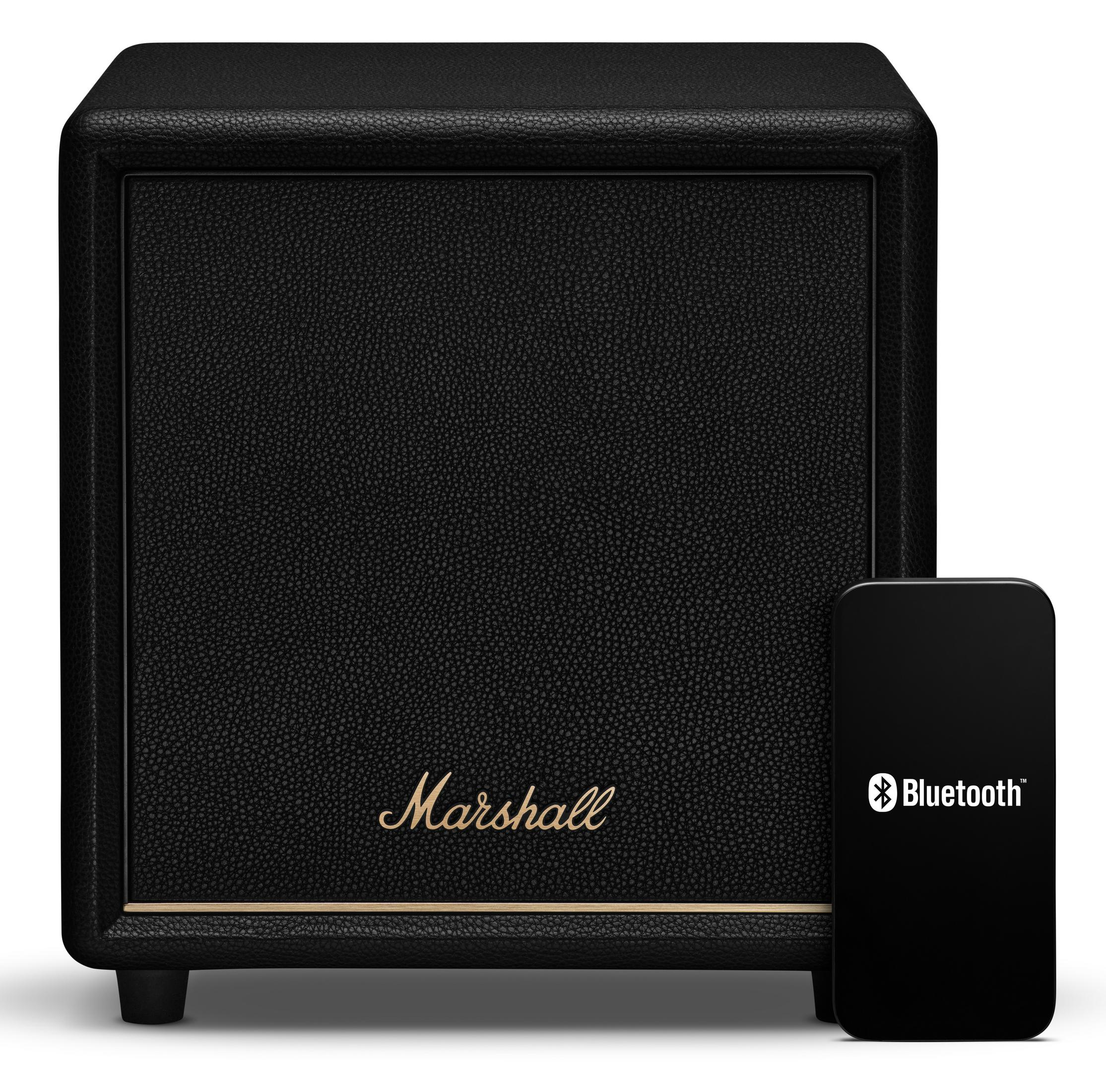 Un altoparlante Marshall nero accanto a uno smartphone che mostra Bluetooth.