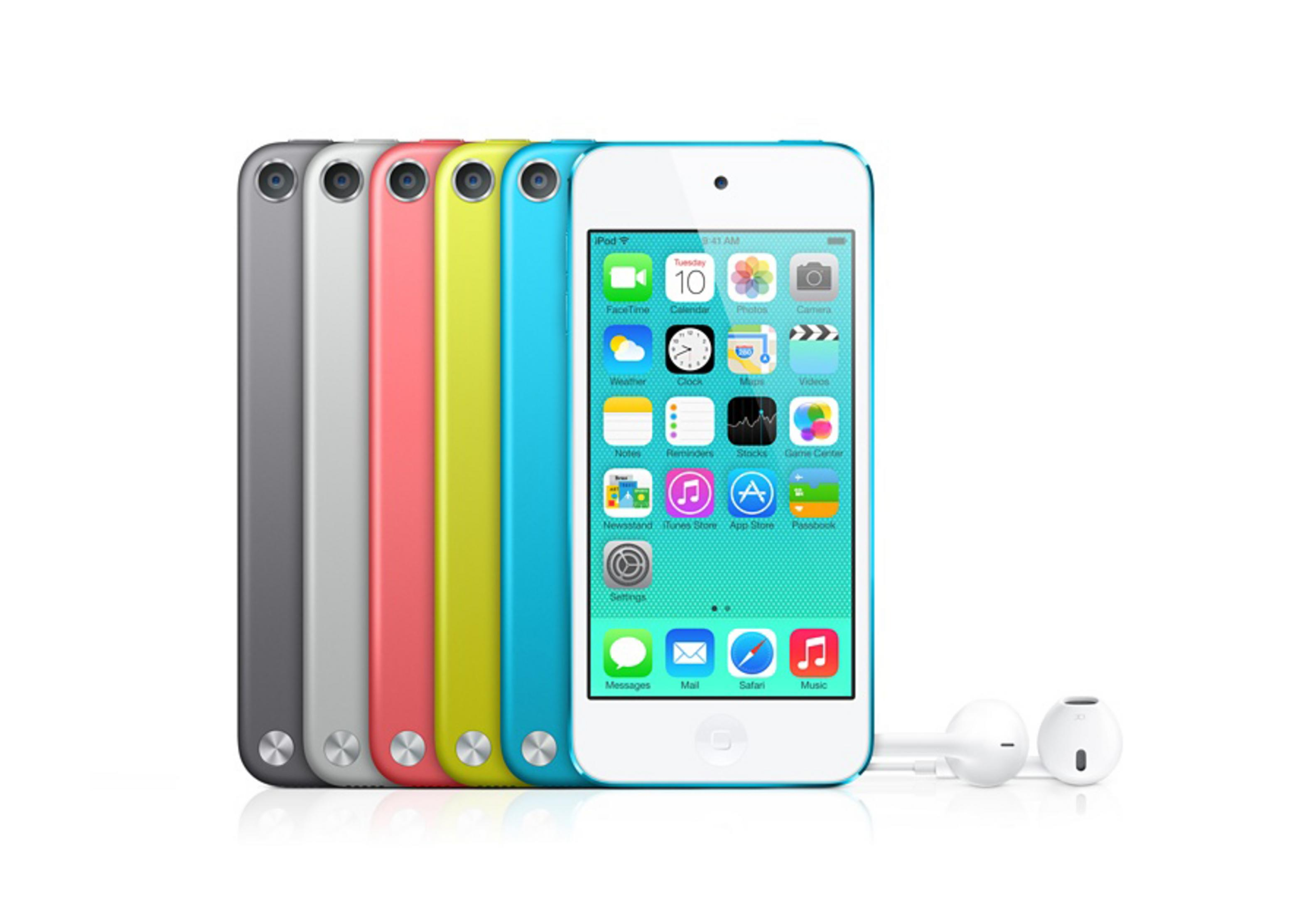 Fünf iPods in verschiedenen Farben nebeneinander, einer davon mit Kopfhörern.