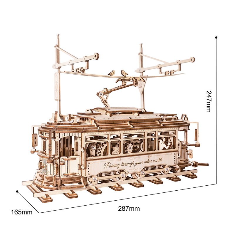 Holzmodell einer Straßenbahn mit sichtbaren Zahnrädern und zwei kleinen Vögeln oben.