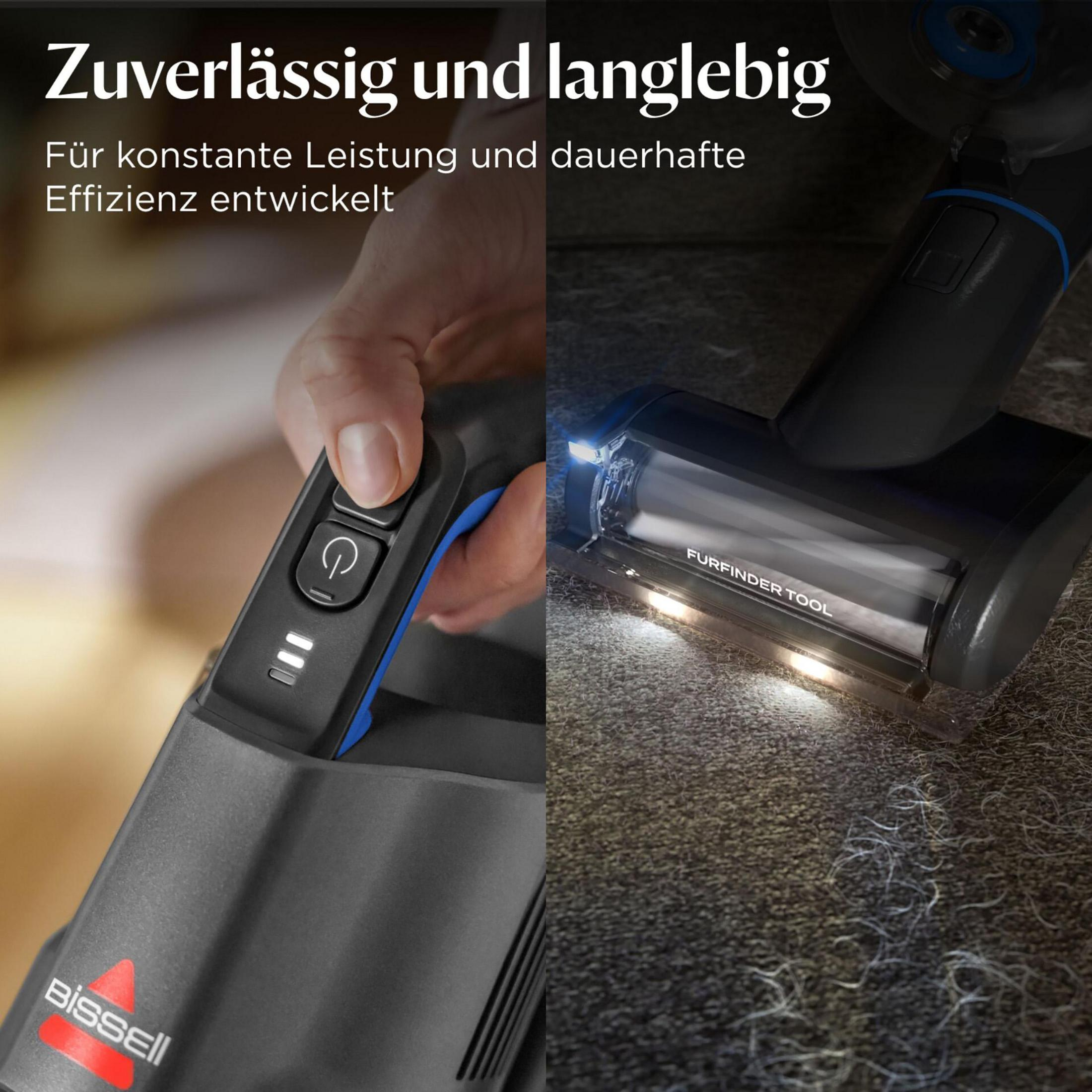 Ein Mann drückt einen Knopf an einem Staubsaugergriff. Rechts: Der Saugkopf reinigt einen Teppich.