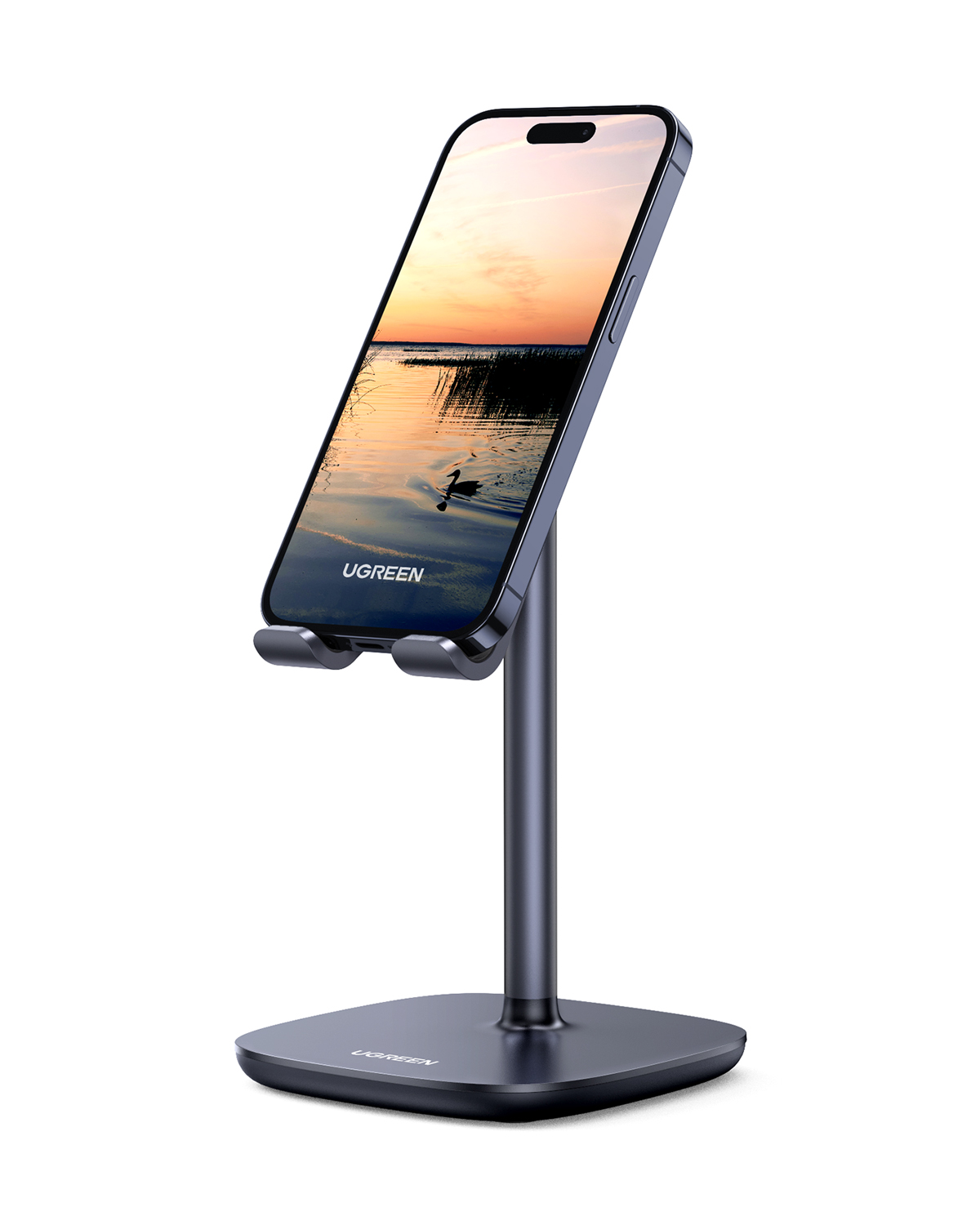 Gri bir telefon standı, üzerinde su üzerinde gün batımı gösteren bir telefon tutuyor.