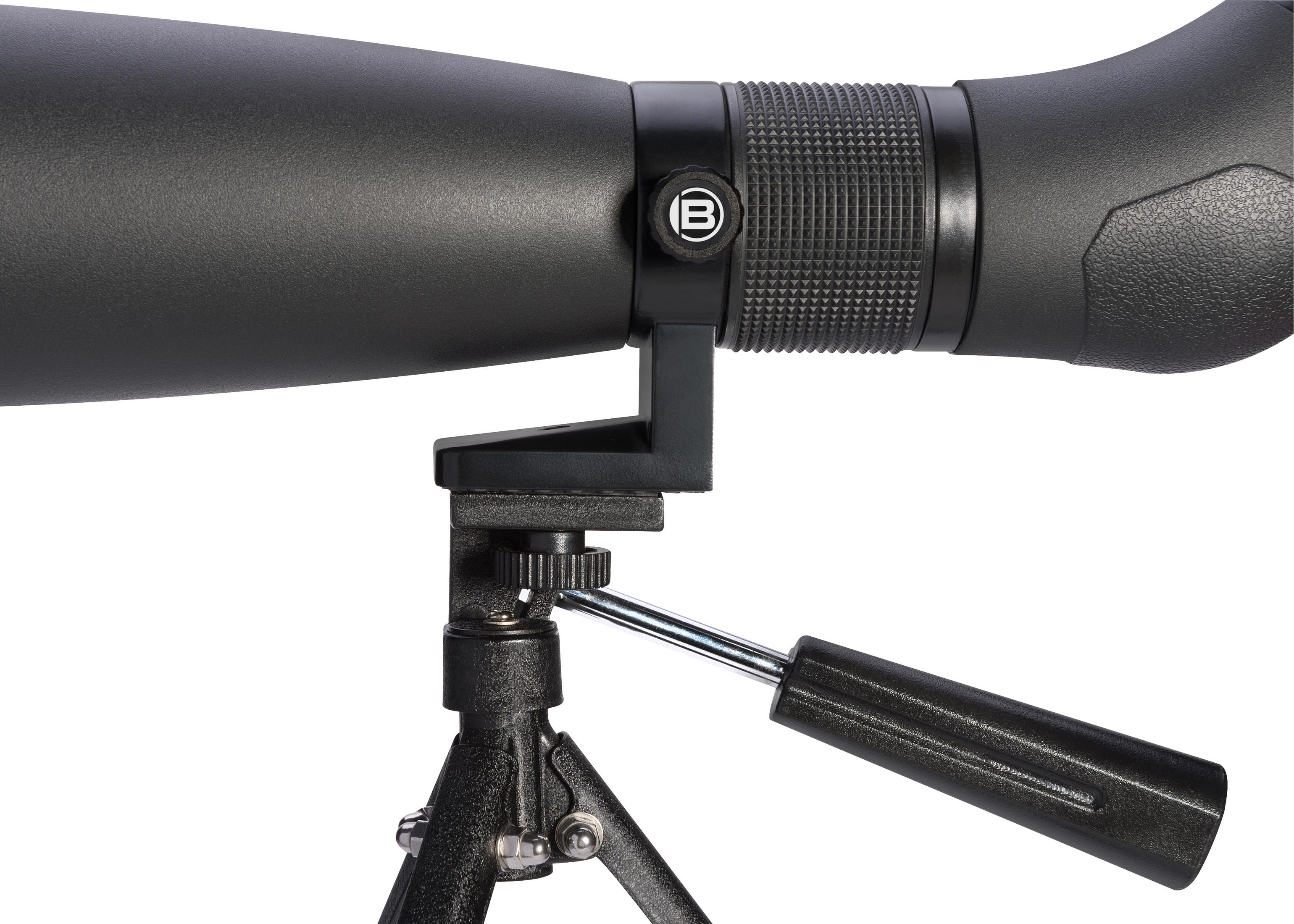 Un telescopio terrestre negro con montura de trípode y ruedas de ajuste.