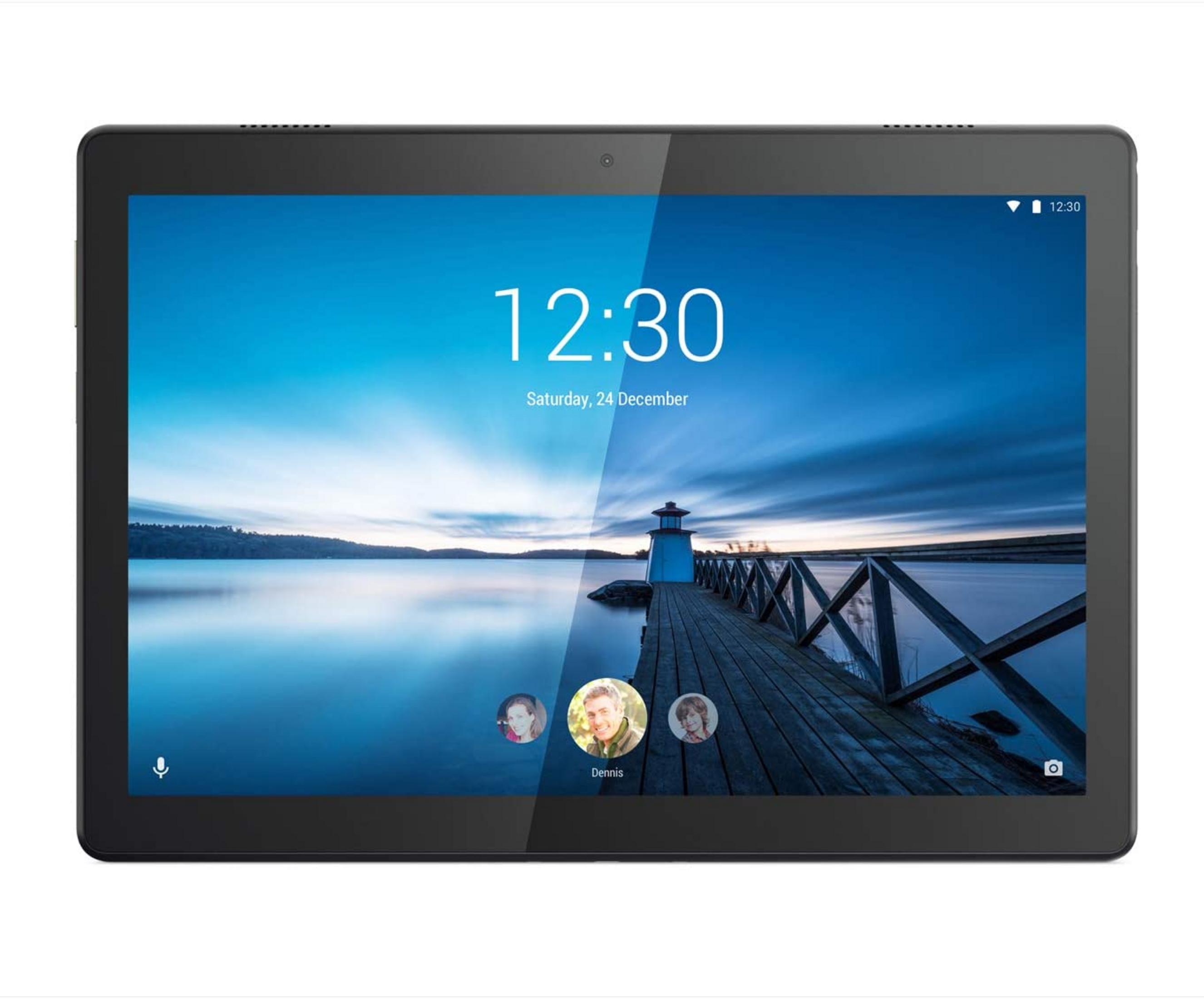 Un tablet mostra un faro su un molo sull'acqua.
