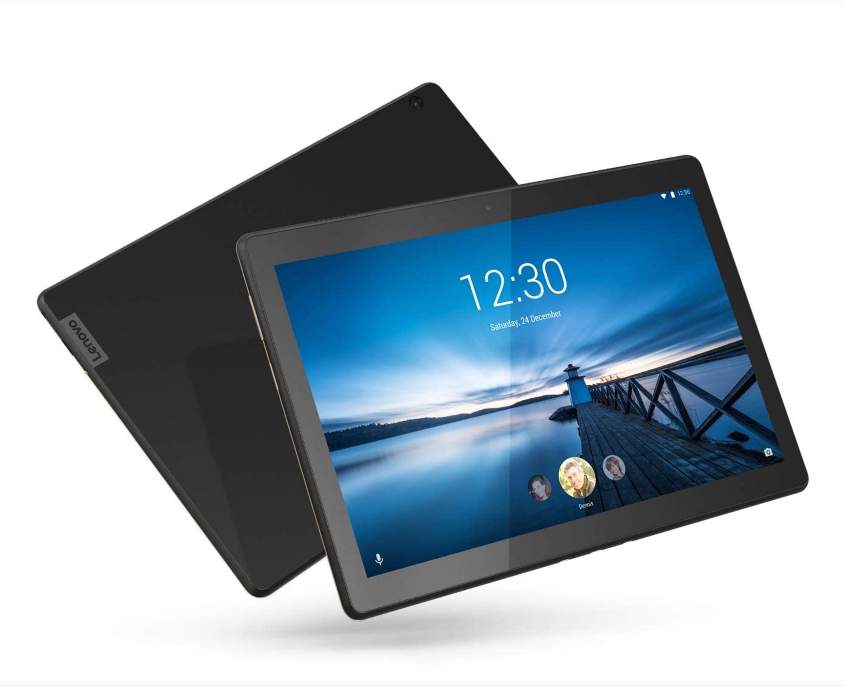 Due tablet Lenovo neri sono uno accanto all'altro. Uno è aperto e mostra una scena con faro.