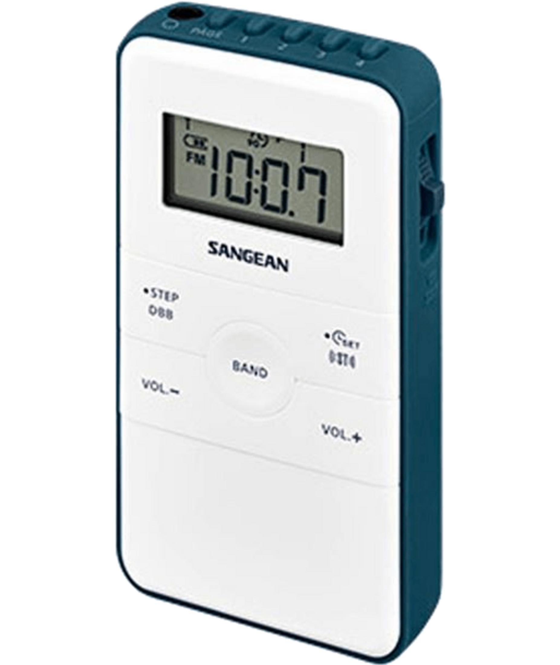 Ein weißes und blaues Sangean Radio mit digitaler Anzeige und Knöpfen.