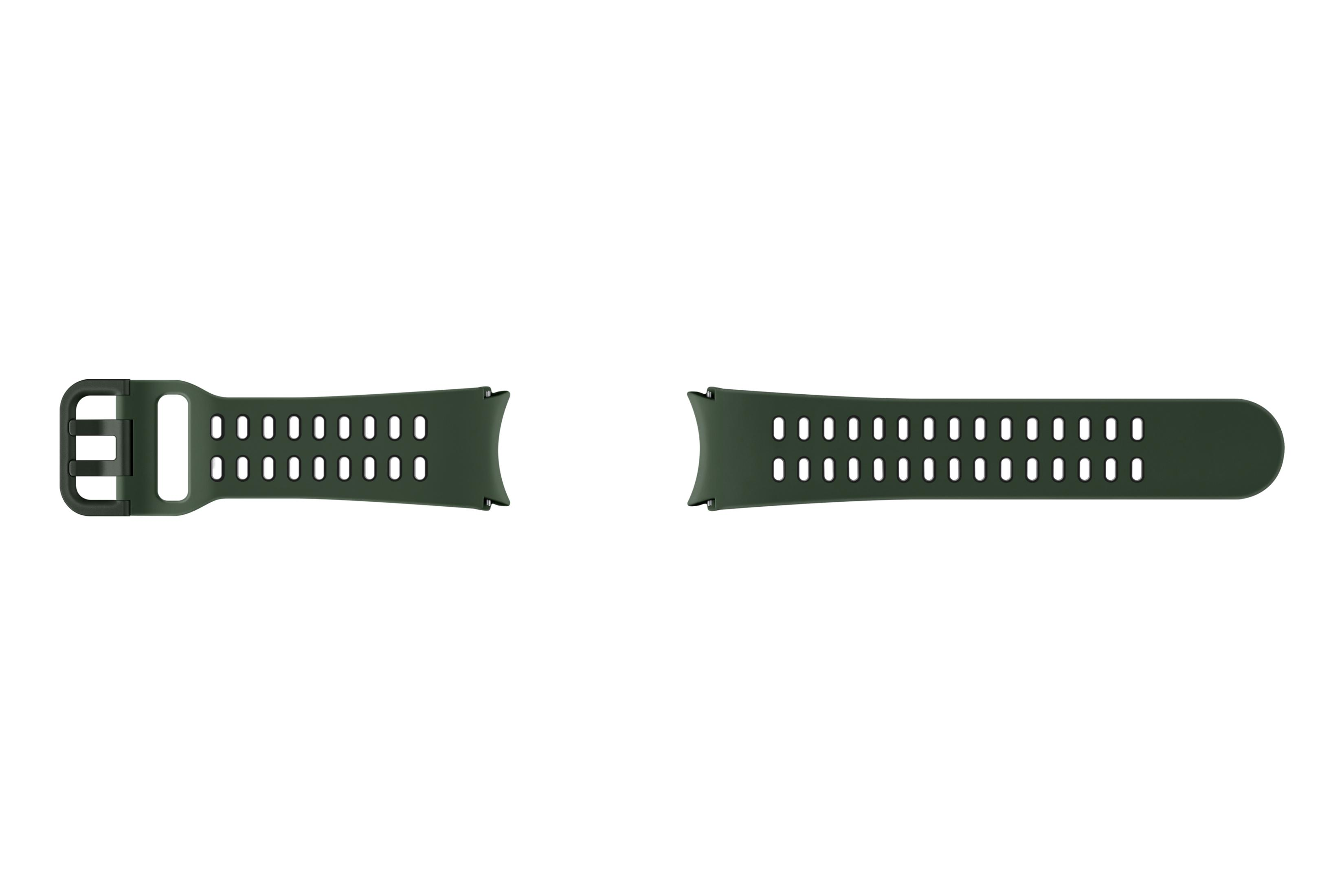 Un cinturino verde scuro con fibbia e fori perforati su sfondo bianco.