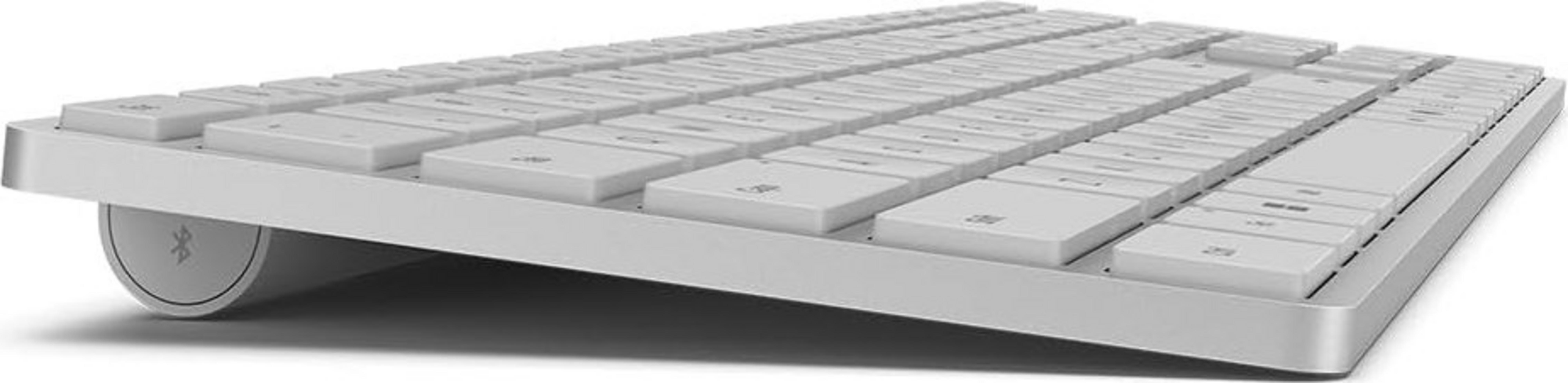 Un teclado blanco y elegante con cuerpo plateado y símbolo Bluetooth.