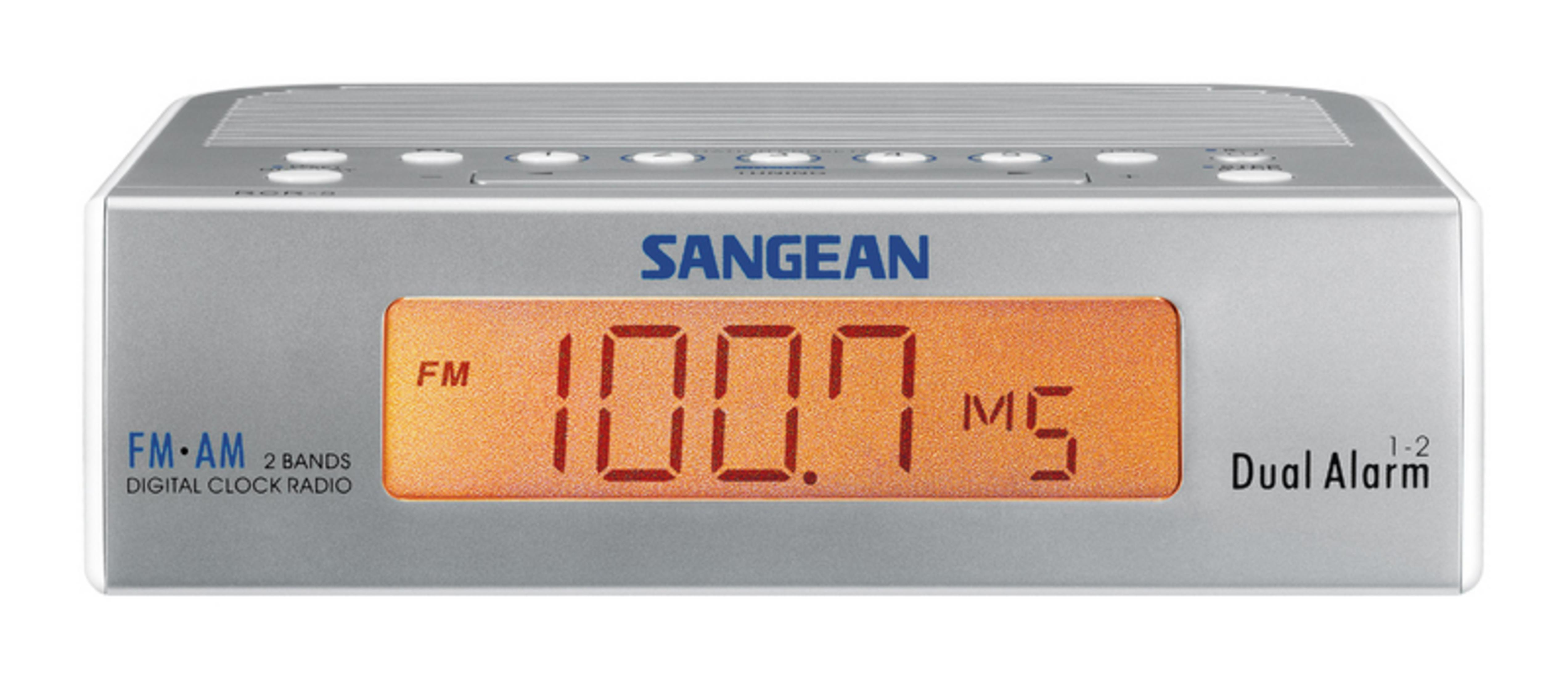 Radio sveglia digitale argento con display FM/AM, logo Sangean e "Dual Alarm".