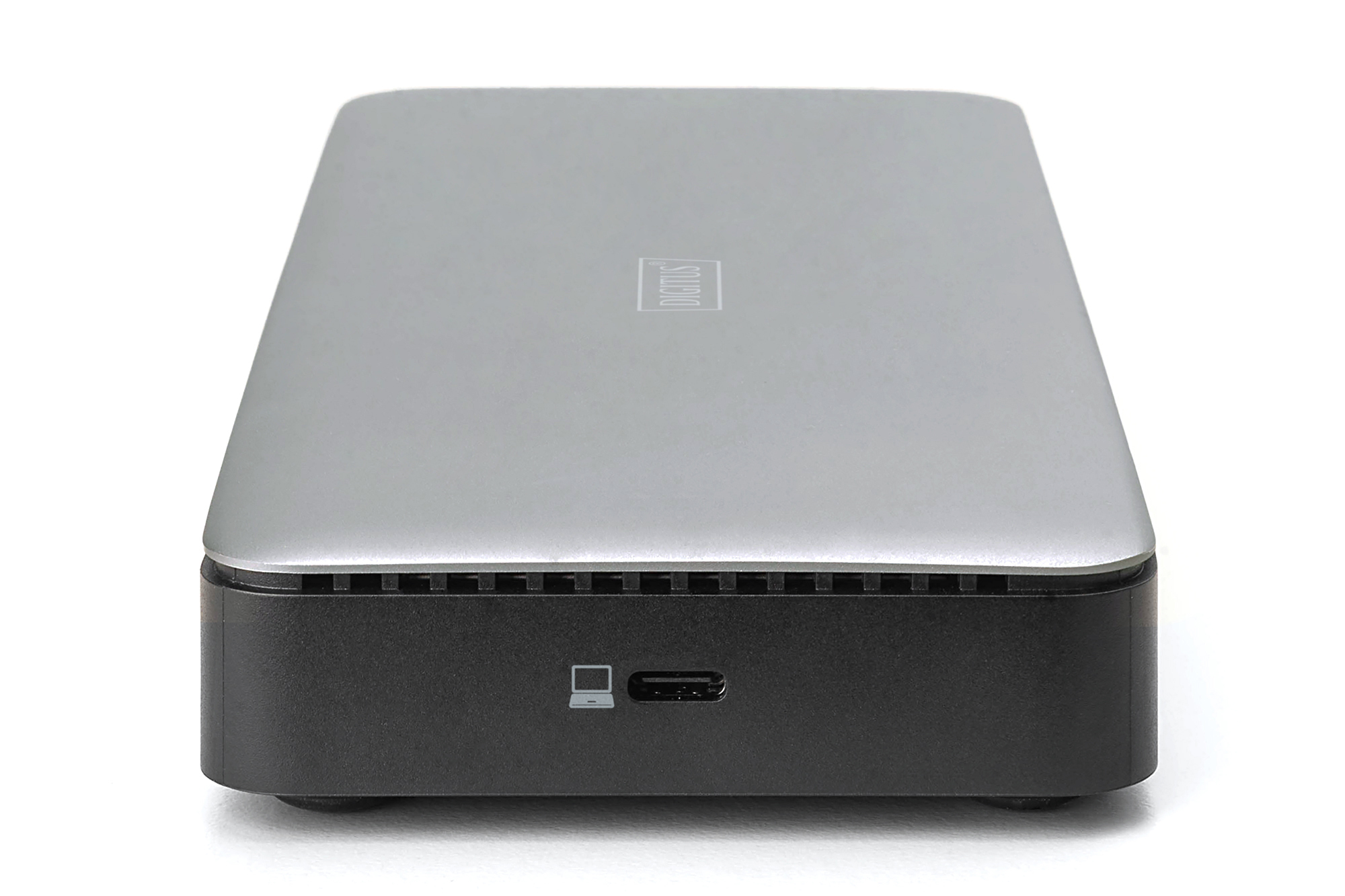 Un case esterno per hard disk DIGITUS argento e nero con porta USB-C.