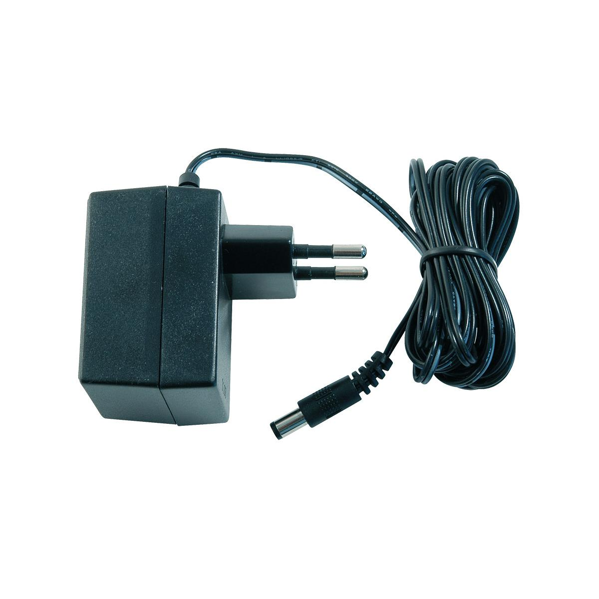 Schwarzes Netzteil mit Eurostecker und aufgewickeltem Kabel.