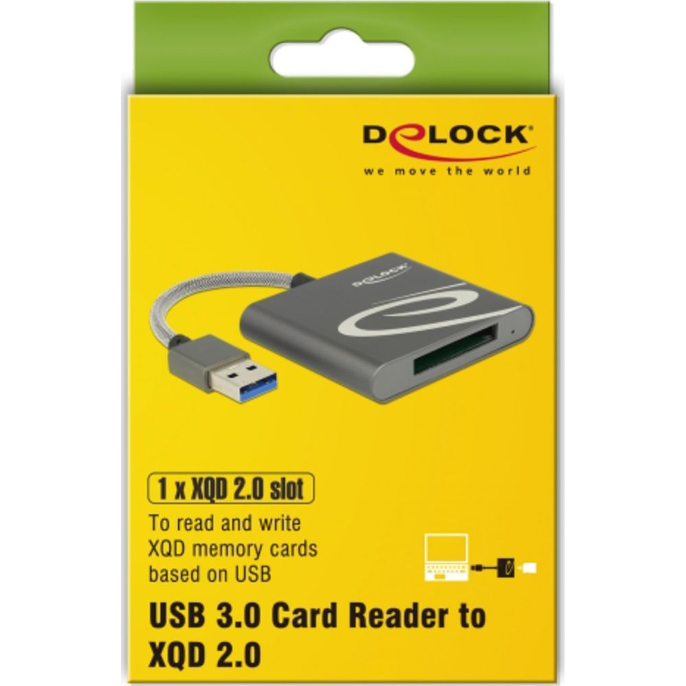 Un lettore di schede USB 3.0 grigio per schede di memoria XQD 2.0 con cavo.