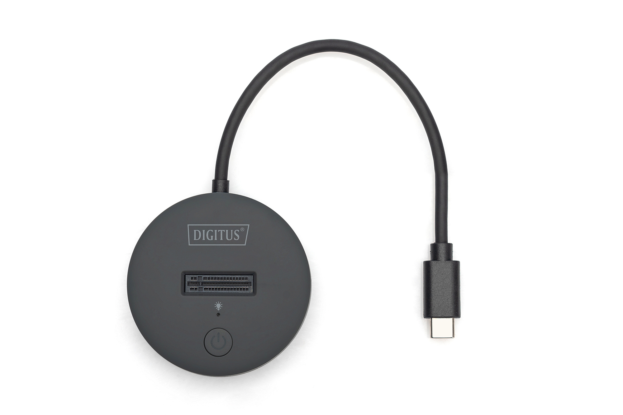 Un adattatore USB-C rotondo grigio con due slot per schede SD e un pulsante di accensione.