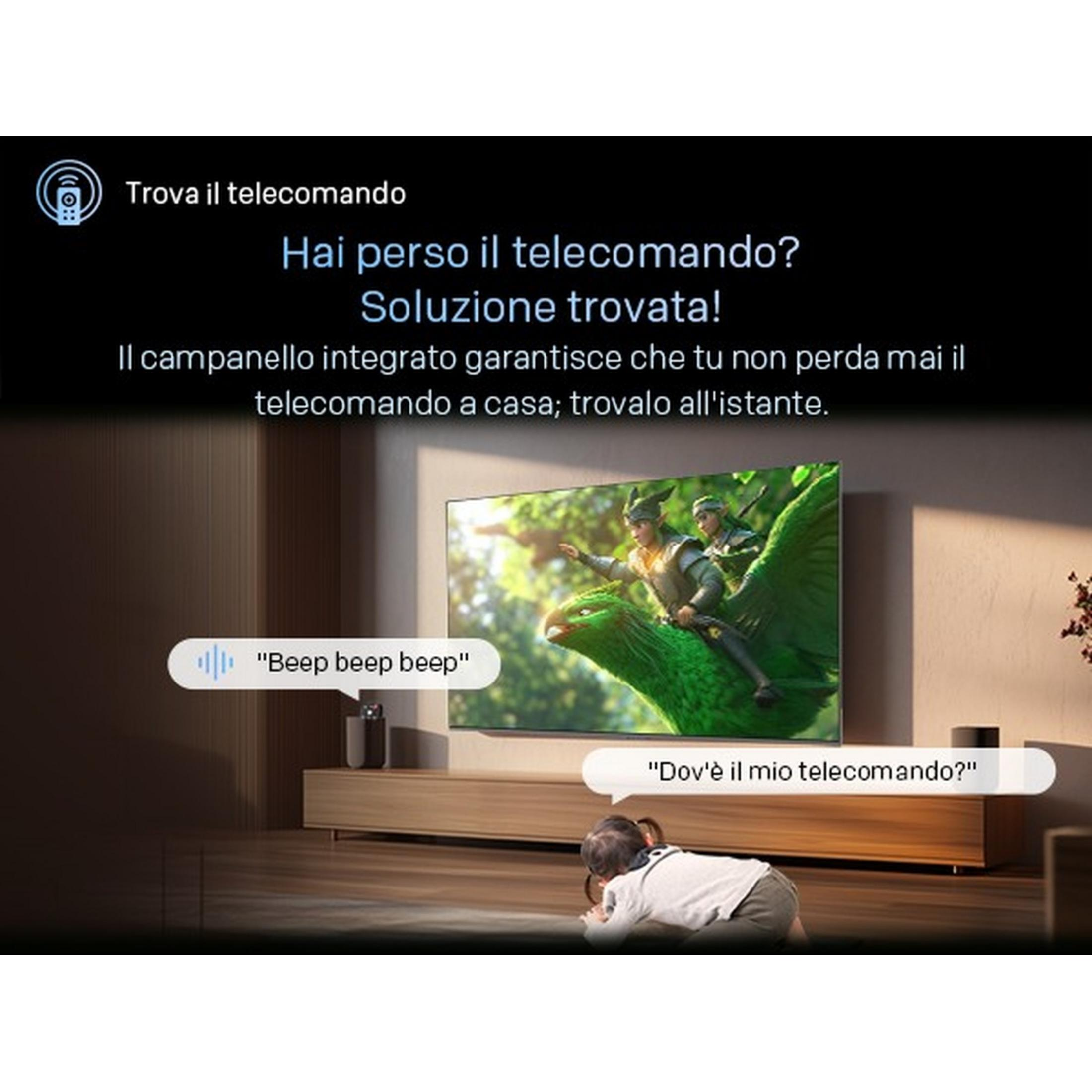 Un niño busca un mando mientras se muestra una imagen de fantasía en la TV.