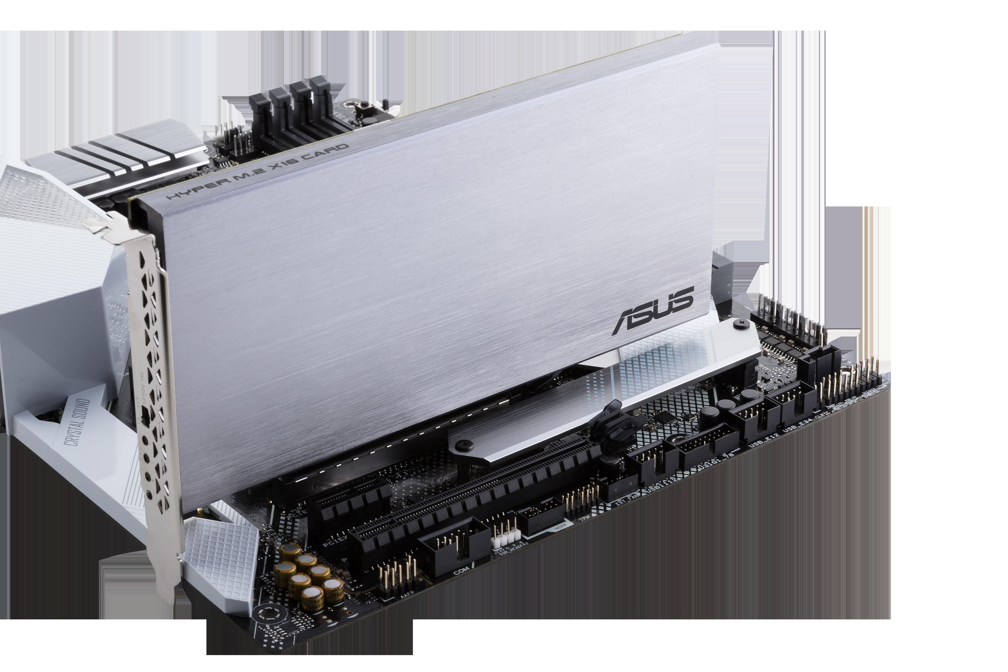 Ein silberner ASUS Hyper M.2 X16 Erweiterungskarte auf einer Hauptplatine.