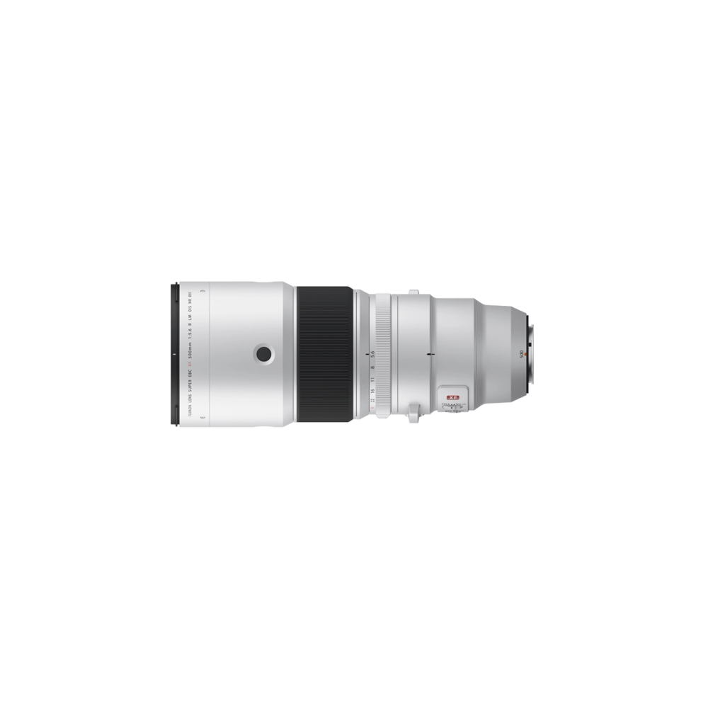 Een witte Fuji lens met zwarte focus- en diafragmaring.