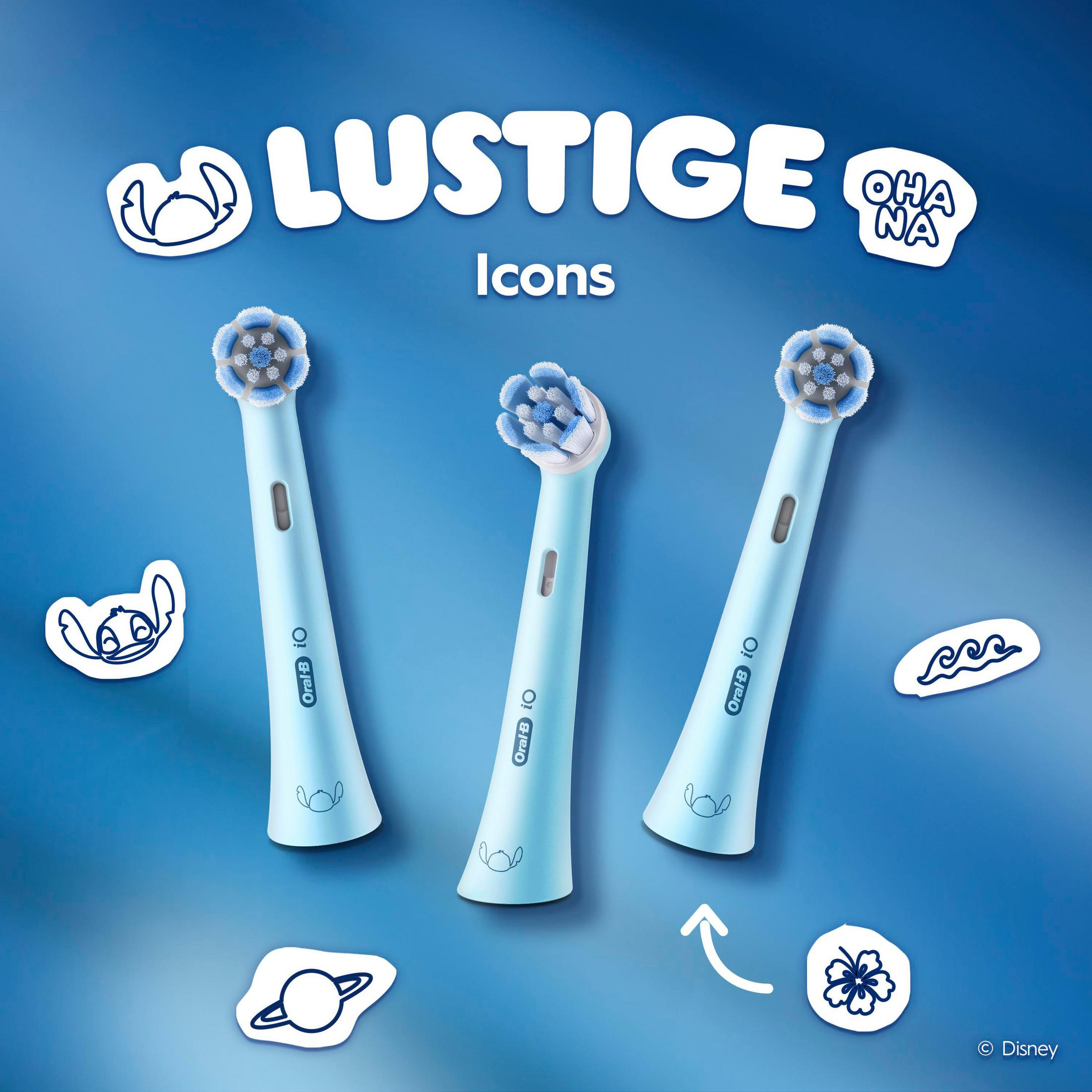 Tre testine per spazzolino Oral-B iO blu con motivi Disney su sfondo blu.