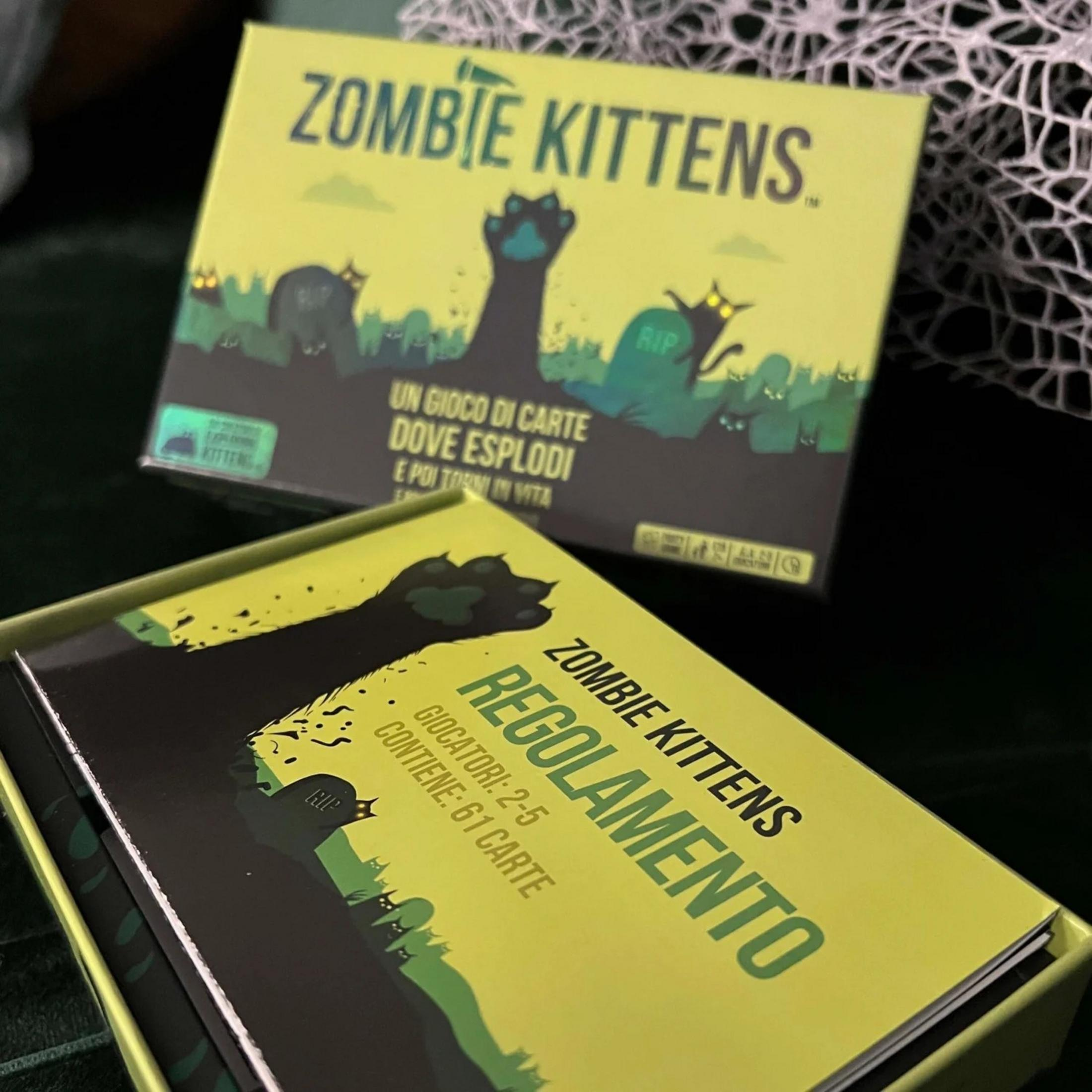 Zombie Kittens Kartenspiel-Box und Regelbuch mit Katzenspiel-Motiv.