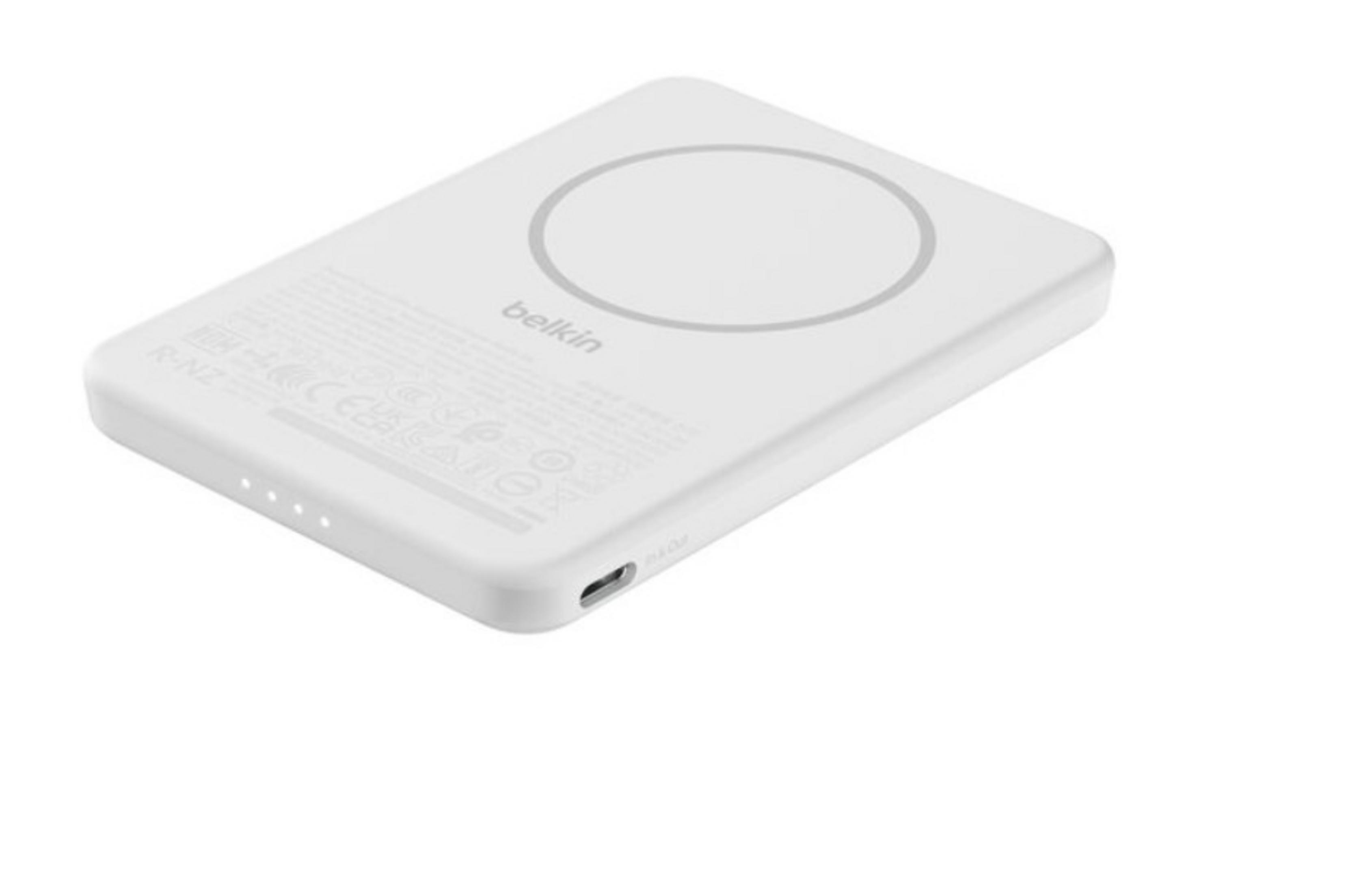 Un chargeur Belkin MagSafe blanc avec voyants lumineux et port USB-C.