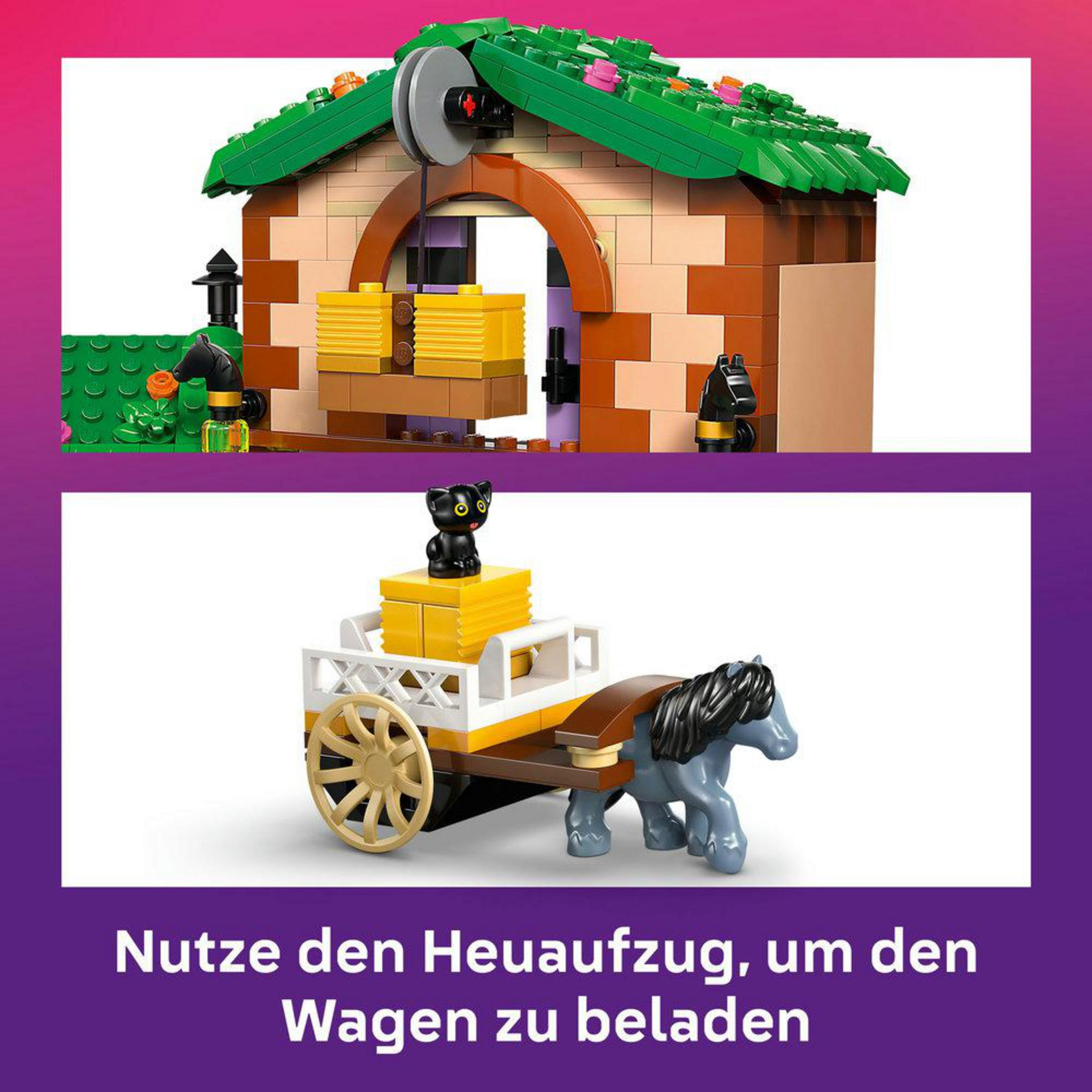 Zabawkowy budynek siana z bloczkiem i koń z wozem i kotem.