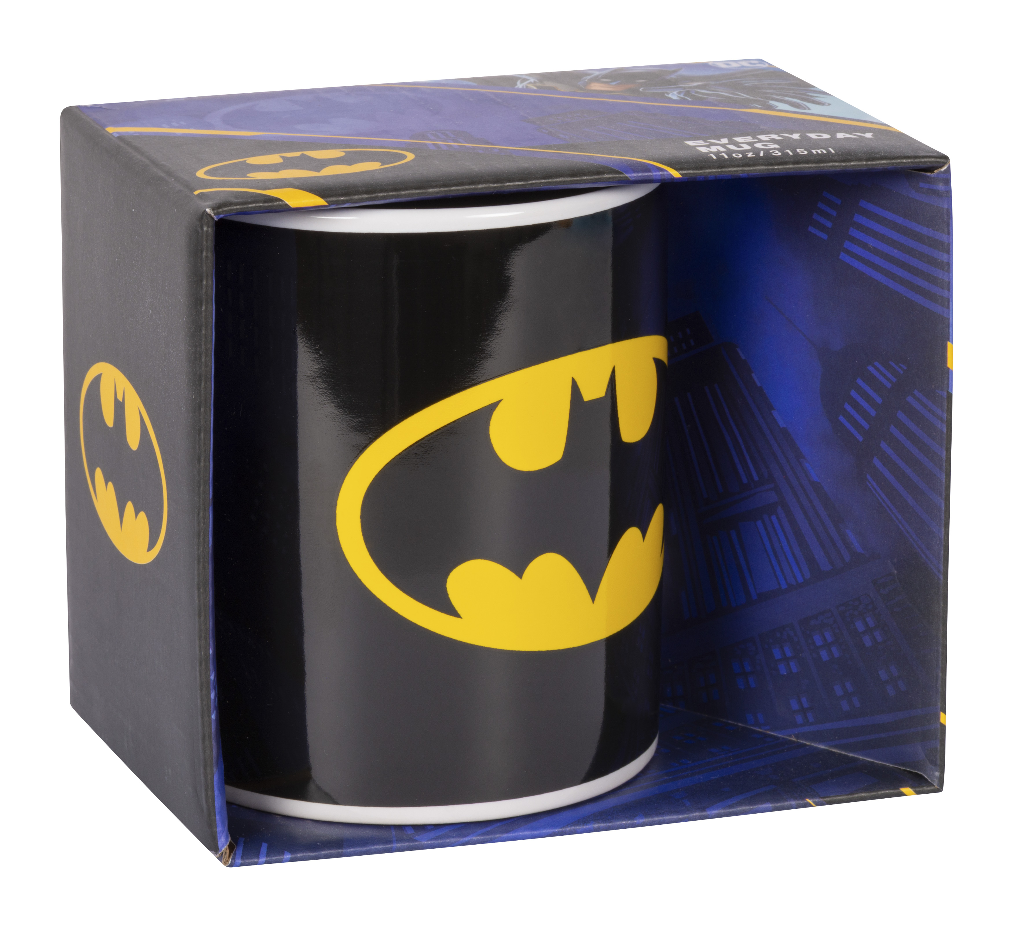Schwarze Batman-Tasse mit gelbem Logo in einer Verpackung mit Stadtmotiv.