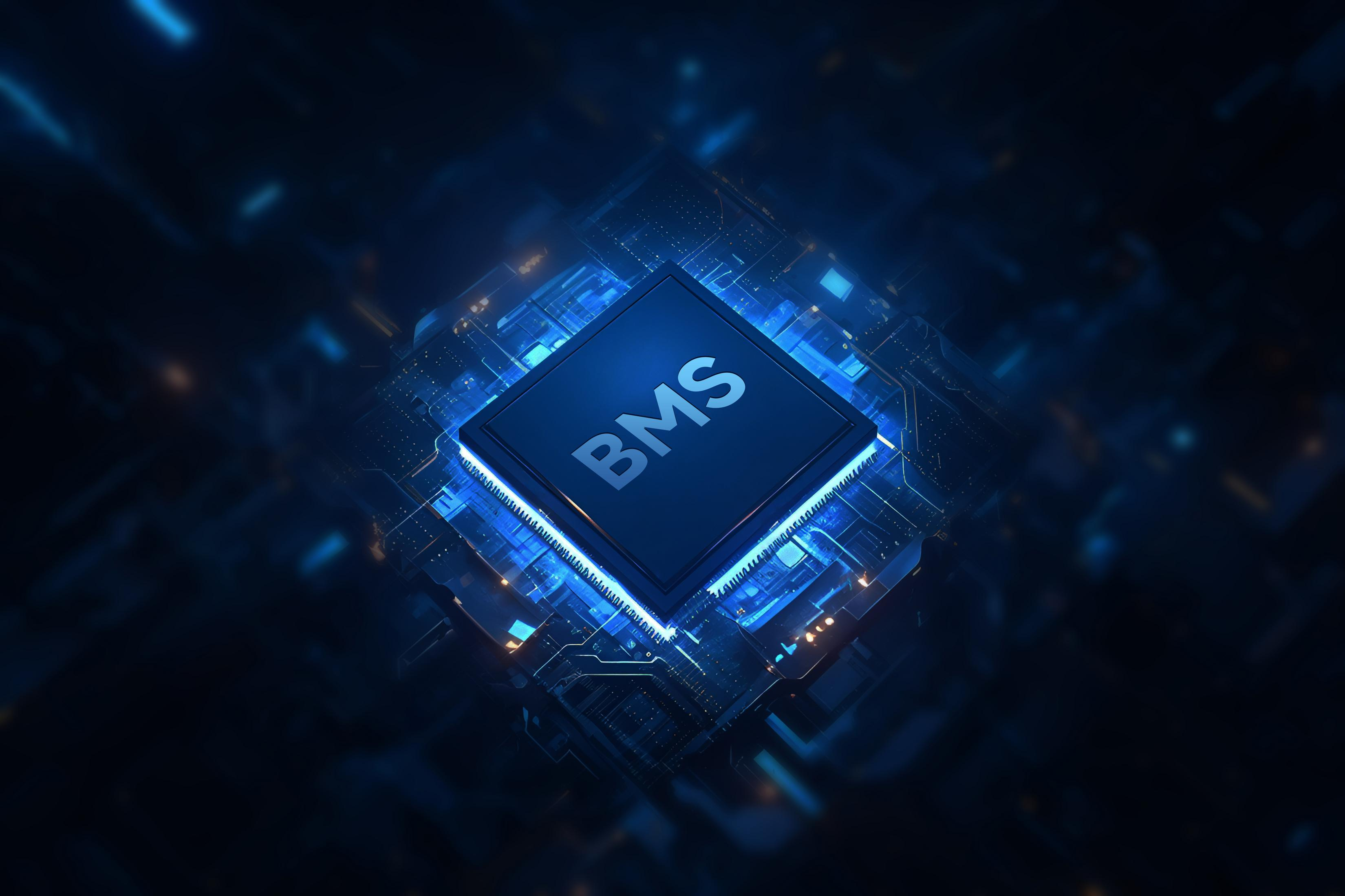 Un chip blu luminoso con testo BMS su uno sfondo scuro simile a un circuito.