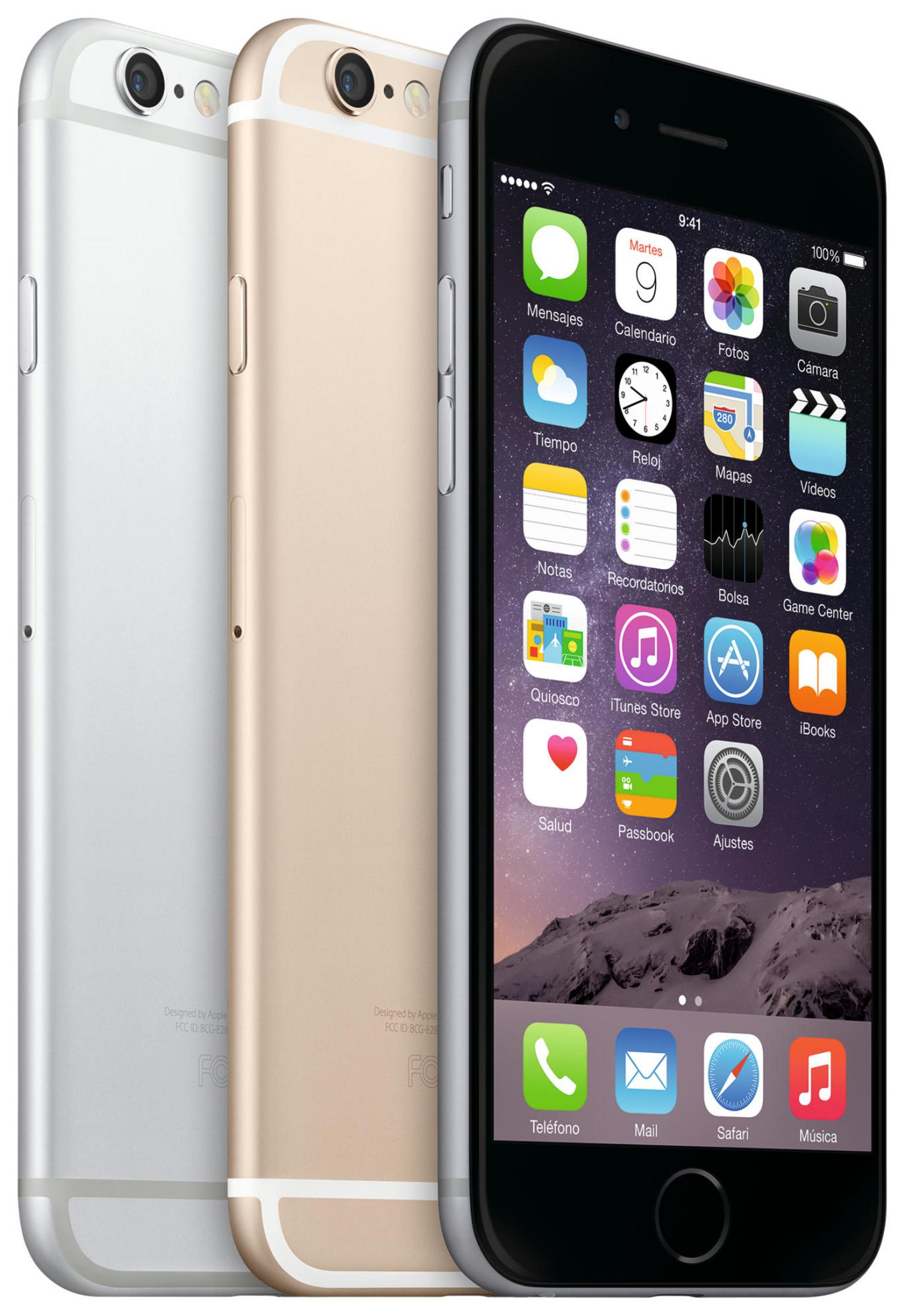 Tre iPhone argentati, dorati e grigi affiancati, uno con schermo acceso.