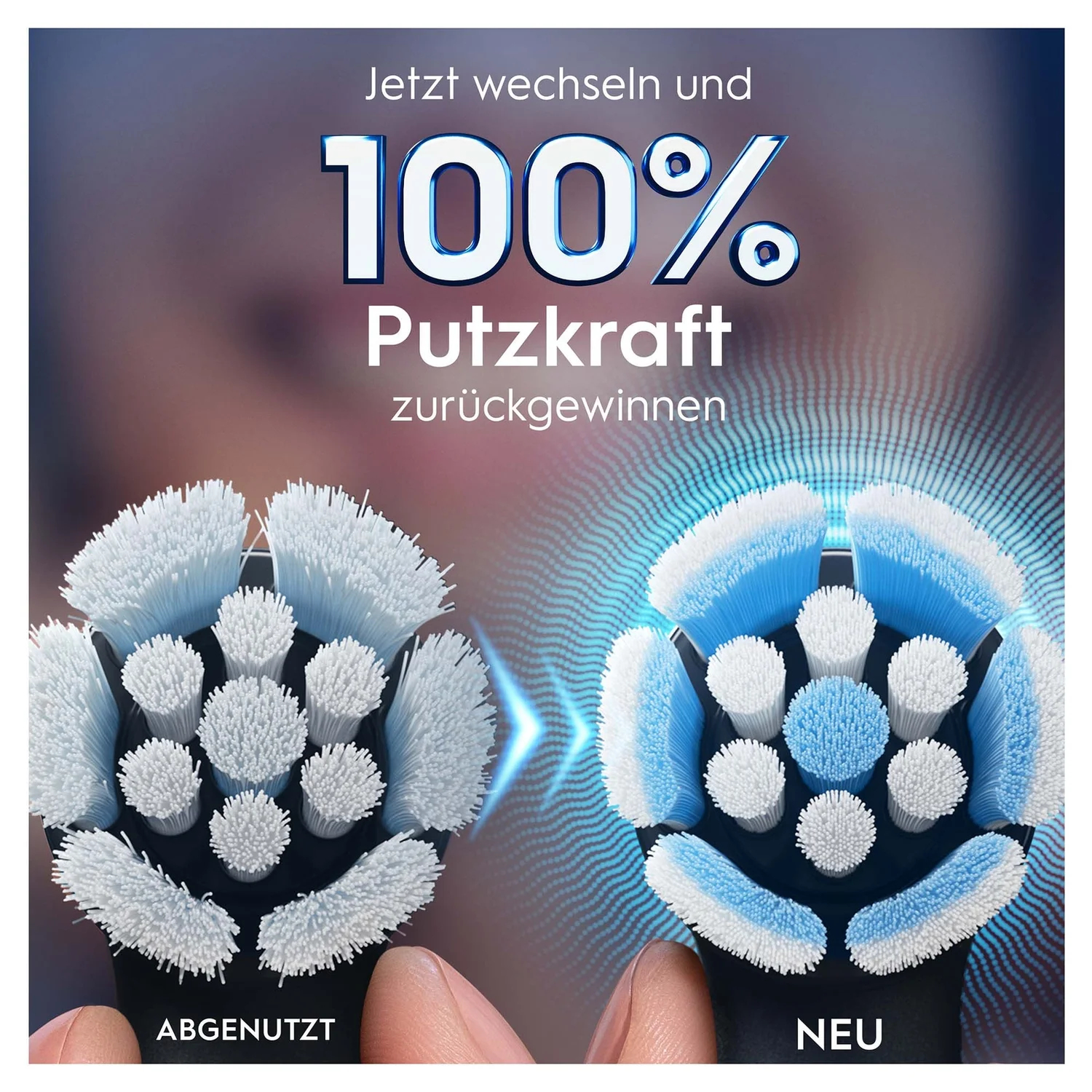 Confronto tra testine dello spazzolino usate e nuove. Testo: 100% potere pulente.