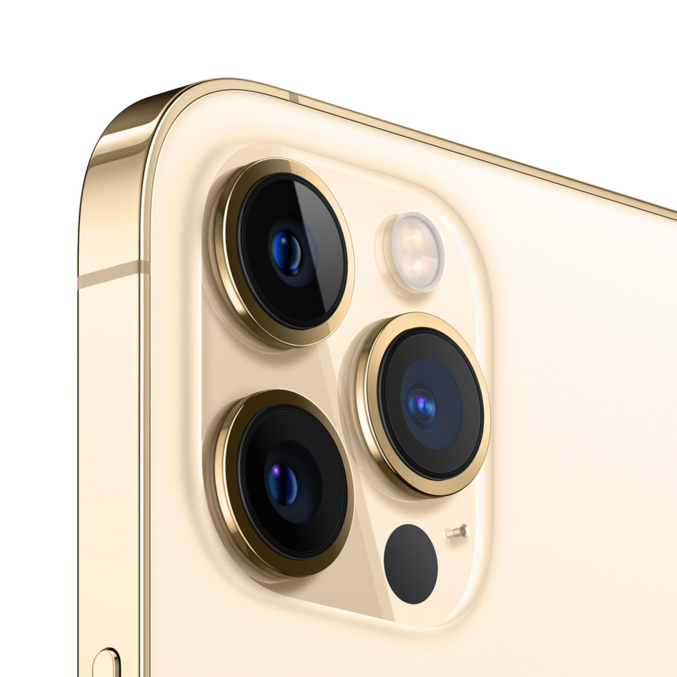 Goldenes Smartphone mit dreifacher Rückkamera und Blitz.