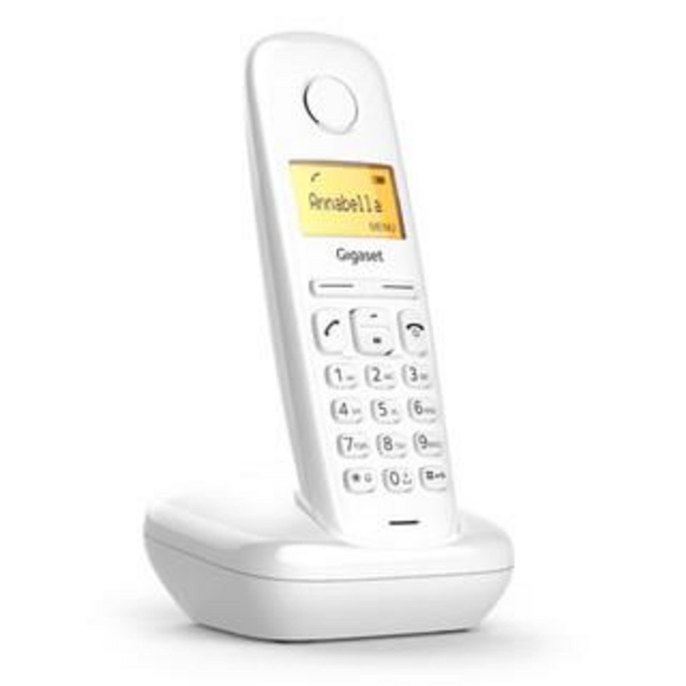 Un telefono cordless bianco Gigaset è sulla sua base di ricarica. Lo schermo mostra 'Annabella'.