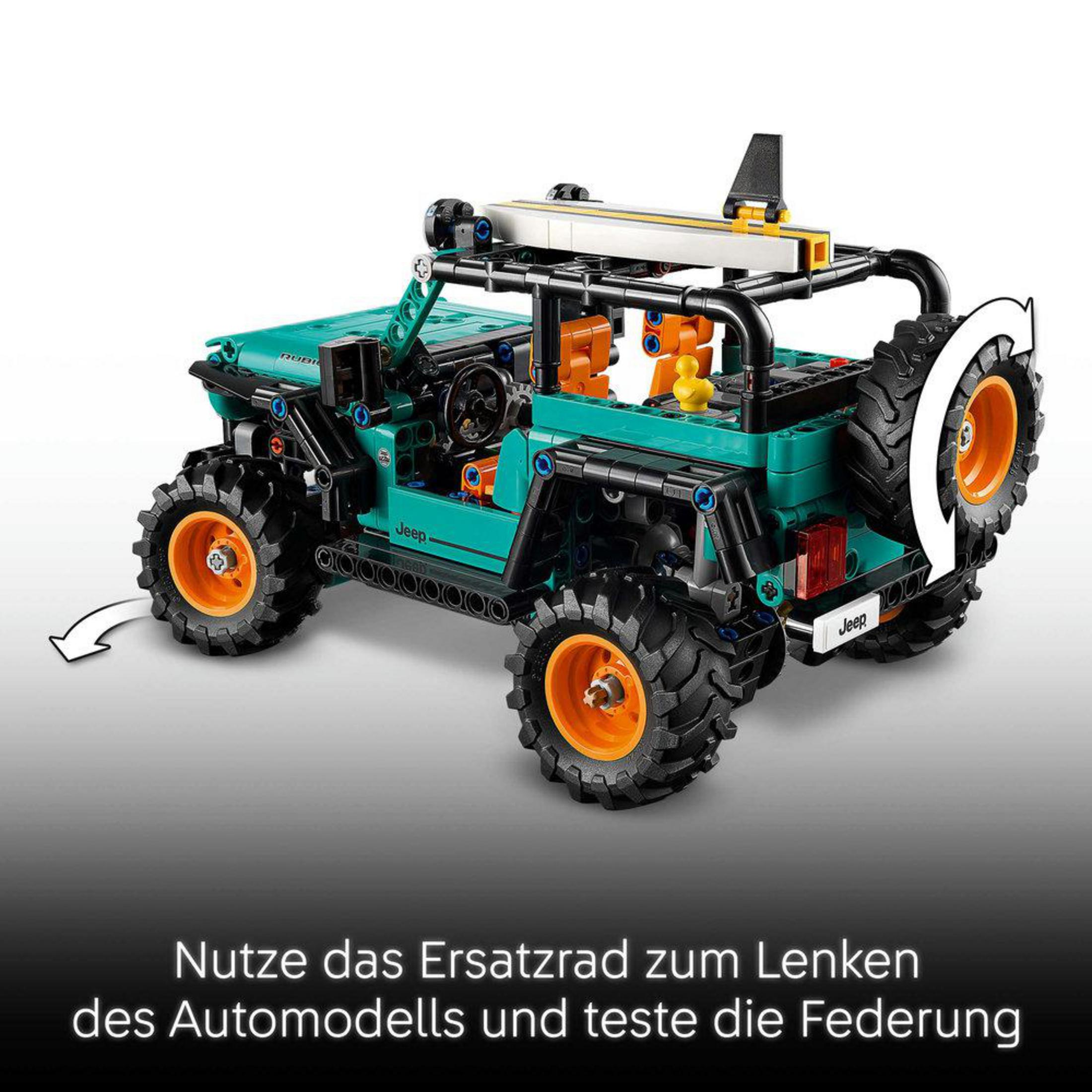 Un Jeep verde de juguete con ruedas grandes y llantas naranjas.