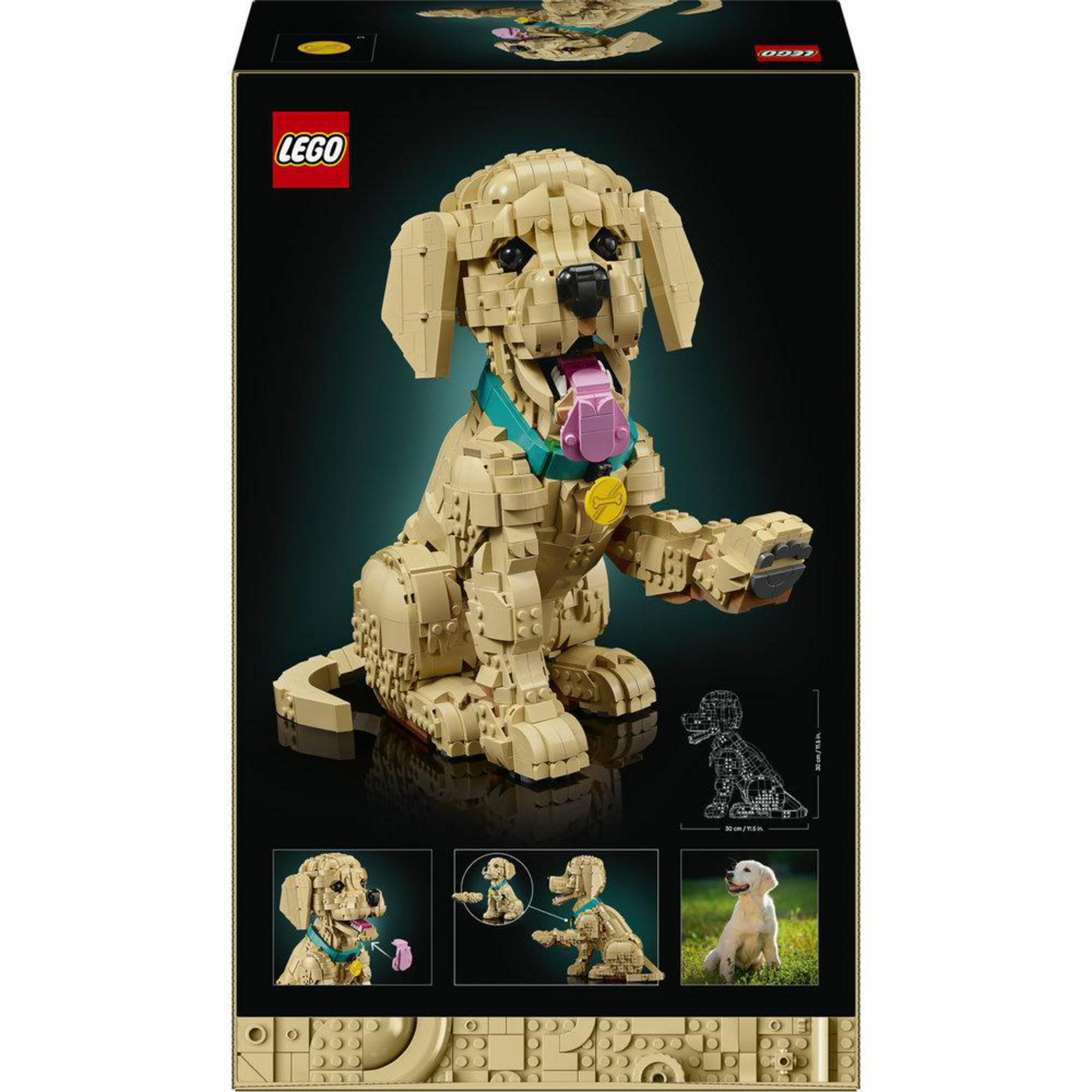Un cane Lego beige con collare turchese e lingua rosa è seduto con la bocca aperta.